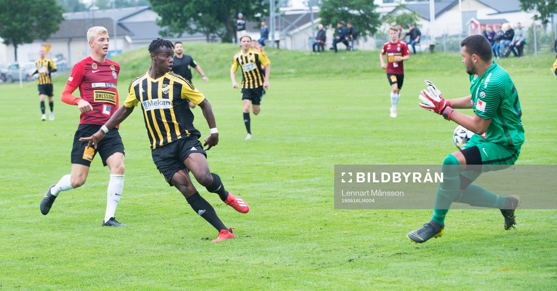 IFK Hässleholms Carl Mujaguzi gör 2-0 i matchen i