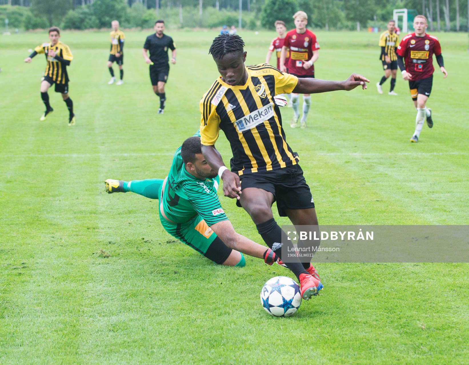 IFK Hässleholms Carl James Mujaguzi rundar Landskronas