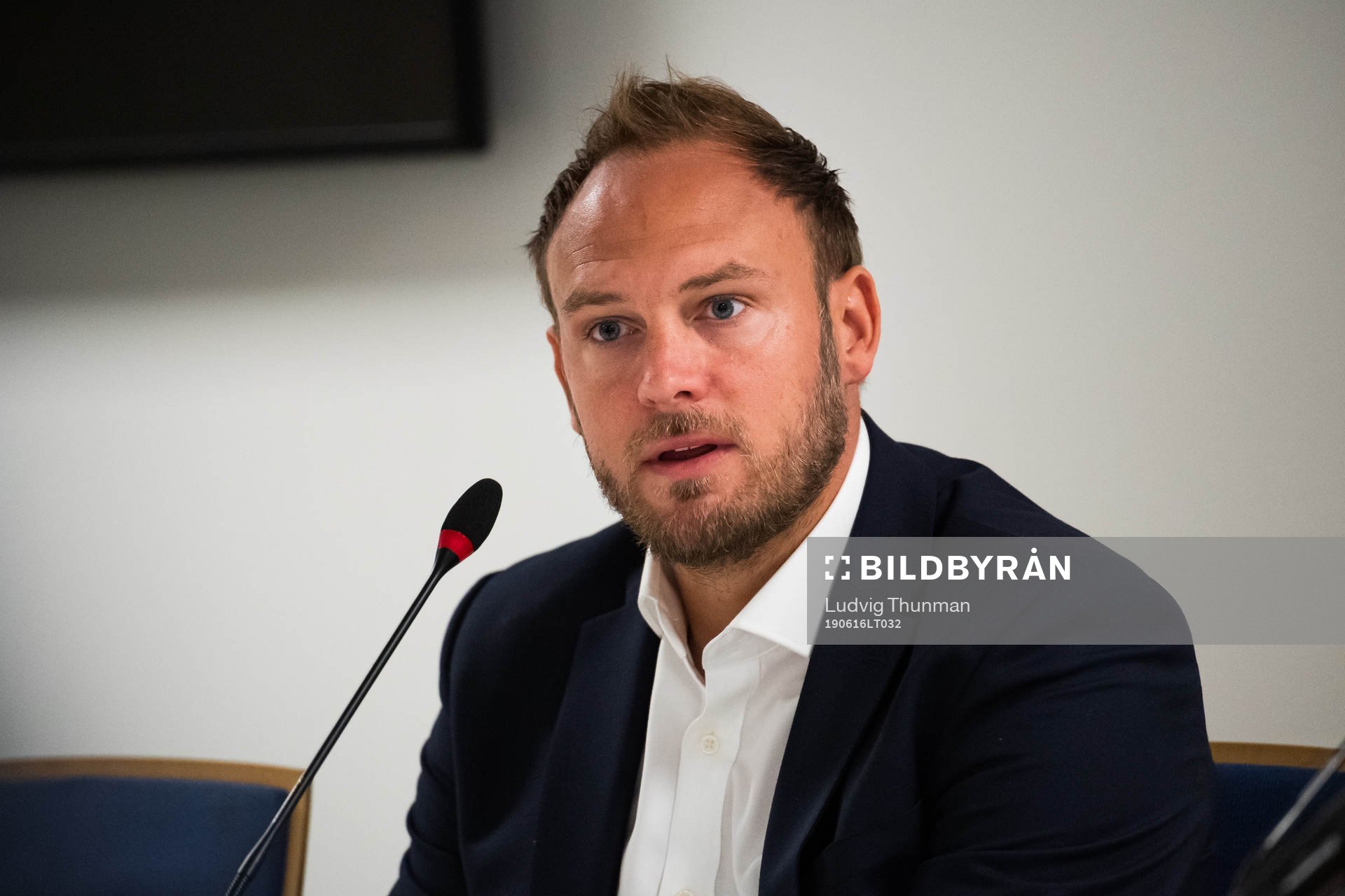 Spelande sportchef Andreas Granqvist när Henrik Larsson som
