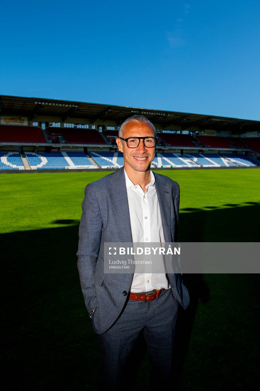 Henrik Larsson poserar för ett porträtt efter en presskonferens där han presenterats som ny tränare för Helsingborg den 16 juni 2019 i Helsingborg.