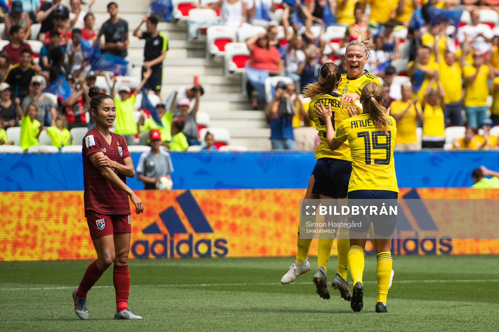 Kosovare Asllani, Fridolina Rolfö and Anna Anvegård