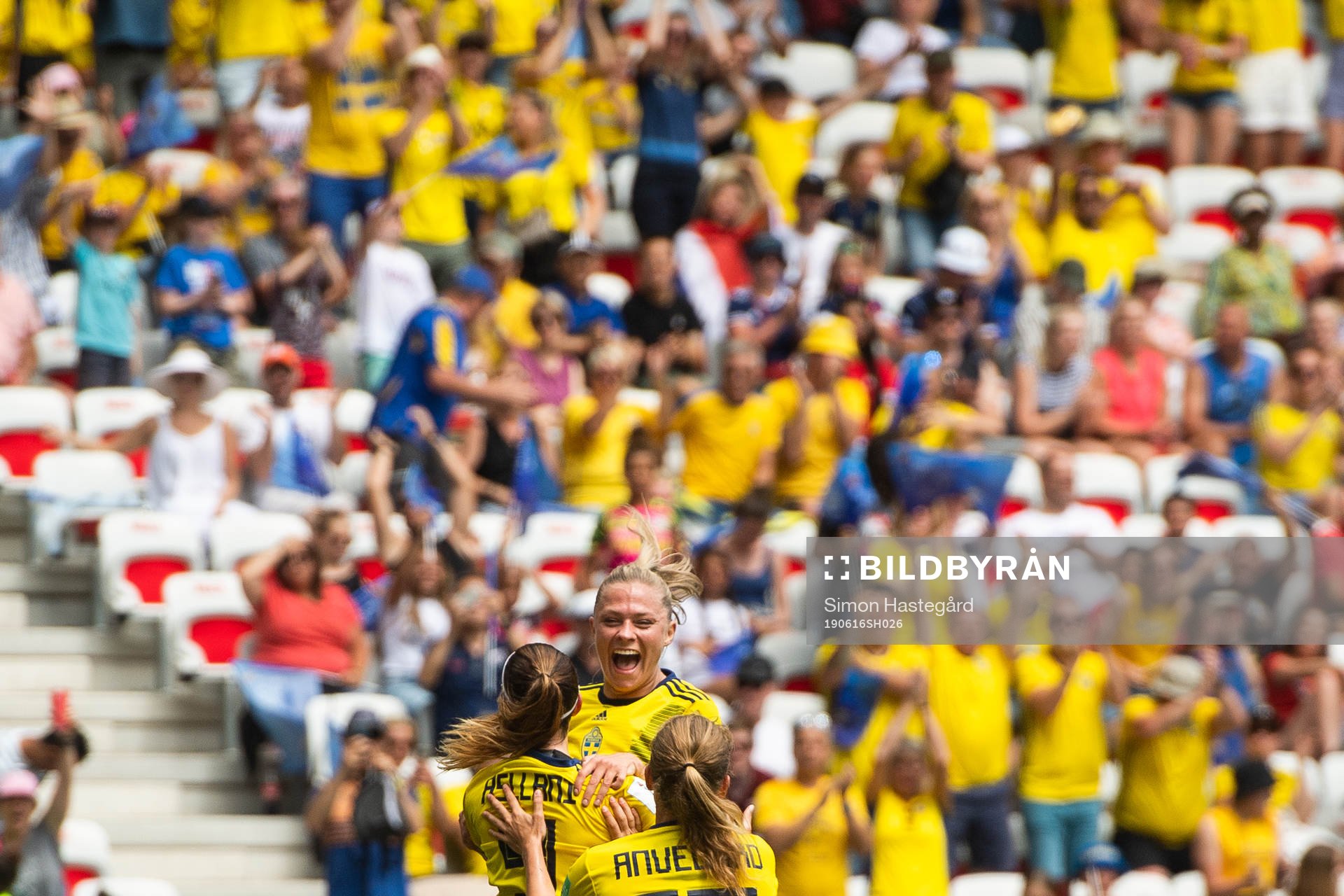 Kosovare Asllani, Fridolina Rolfö and Anna Anvegård