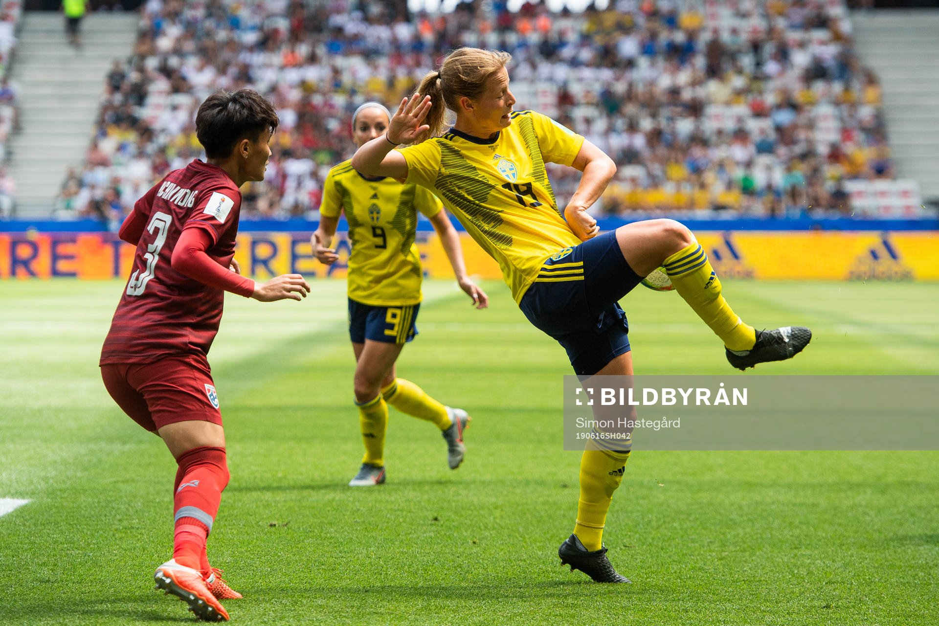 Natthakarn Chinwong of Thailand and Anna Anvegård of Sweden
