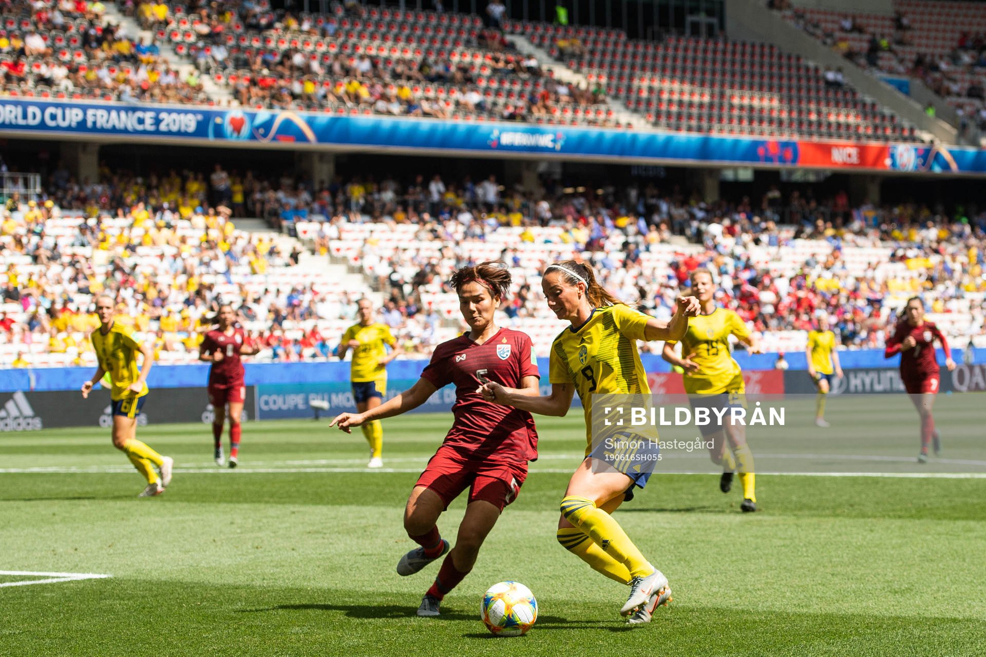 Ainon Phancha of Thailand and Kosovare Asllani of Sweden