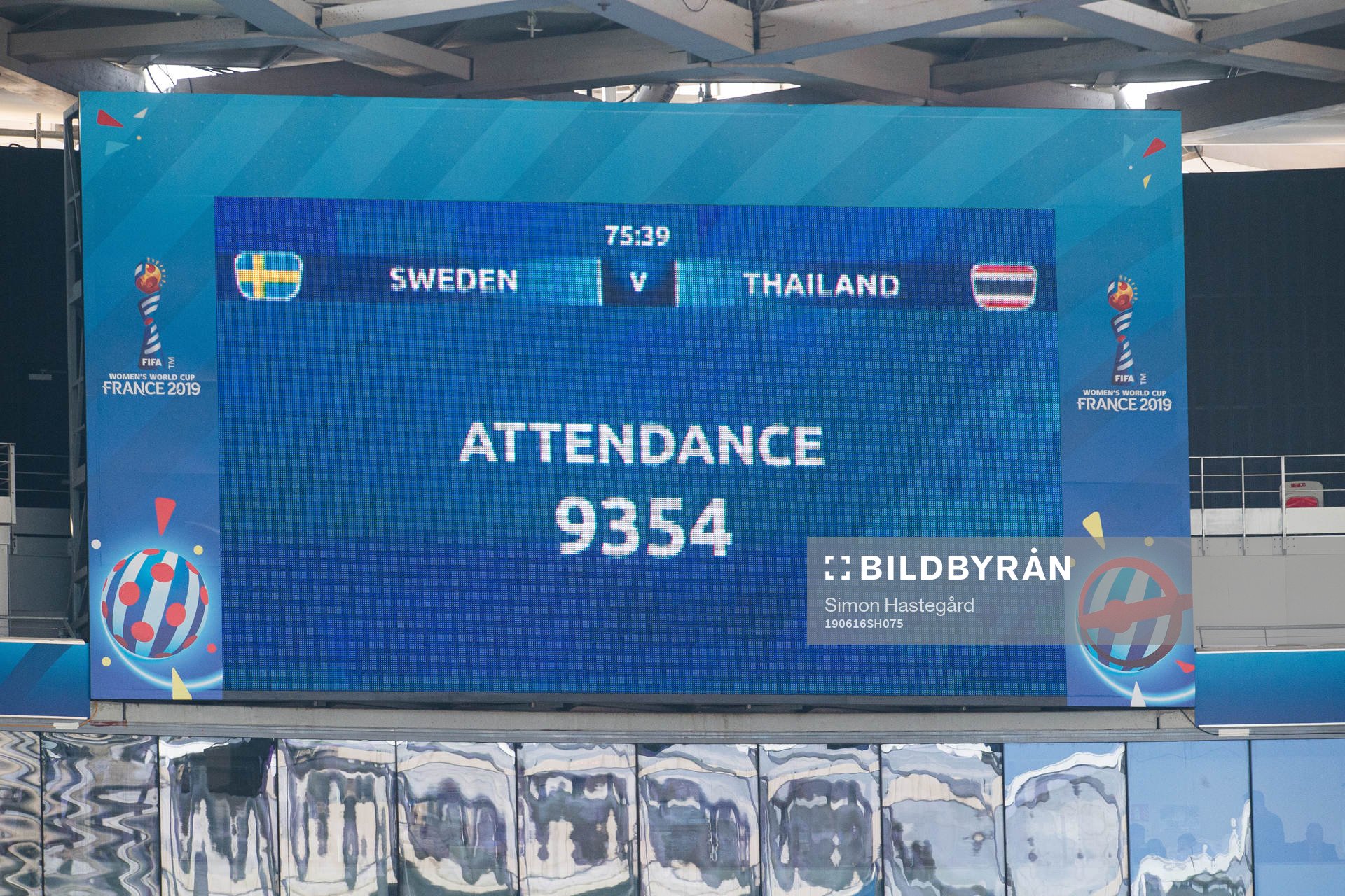 A screen showing the attendance of 9353 people