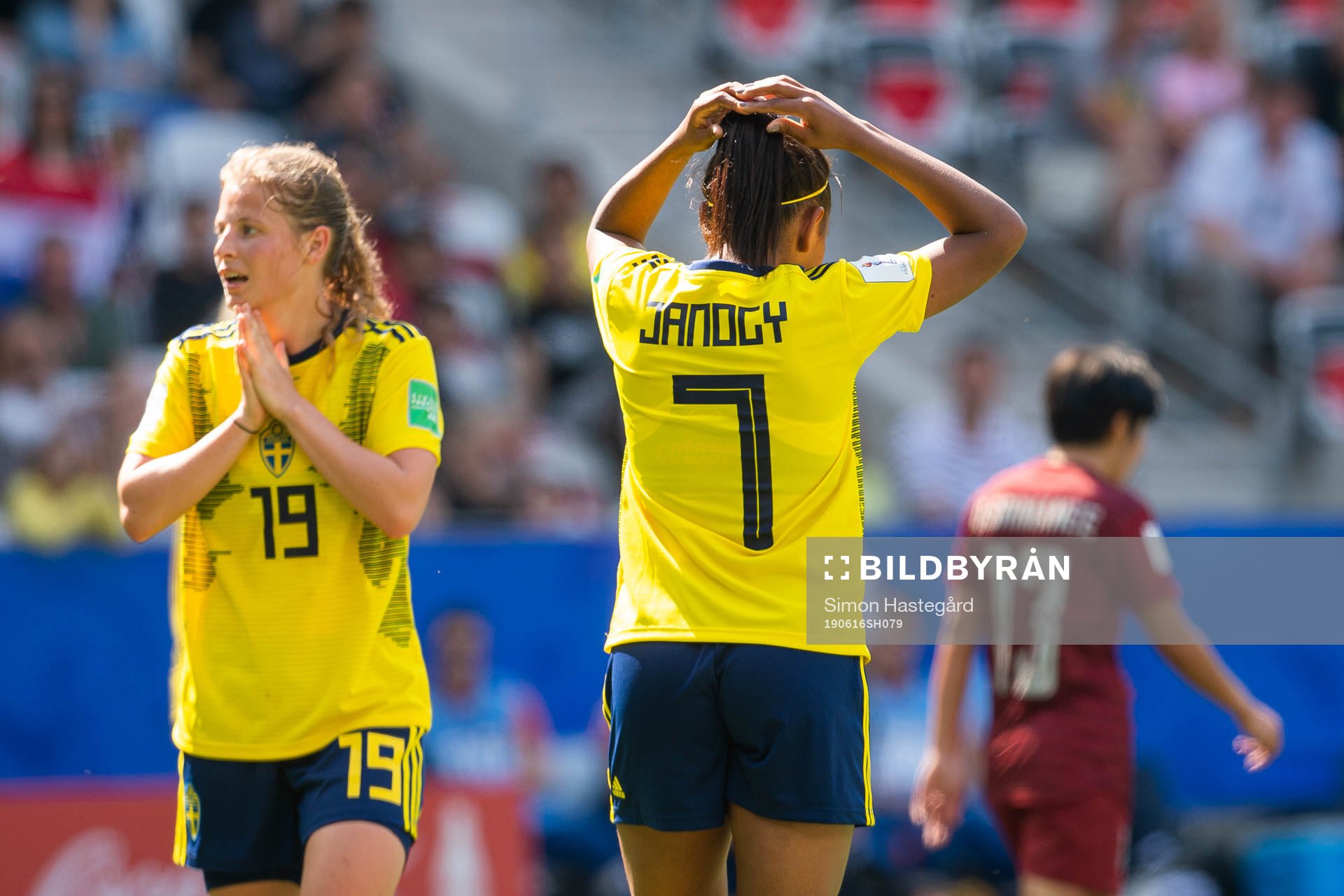 Anna Anvegård and Madelen Janogy look dejected