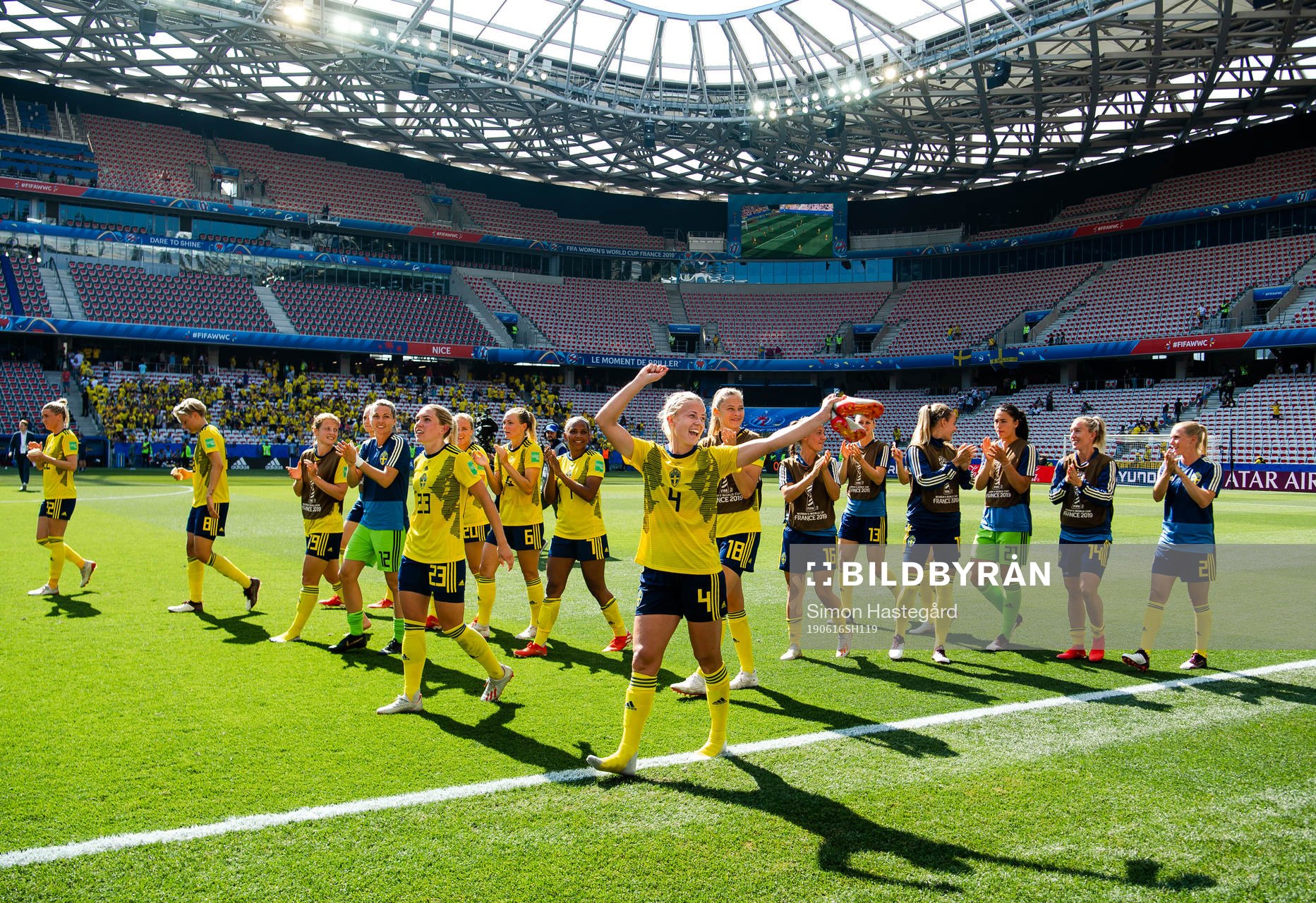 Hanna Glas of Sweden celebrates