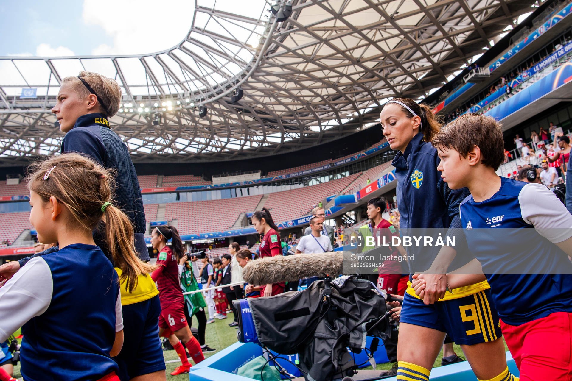 Lina Hurtig and Kosovare Asllani  of Sweden