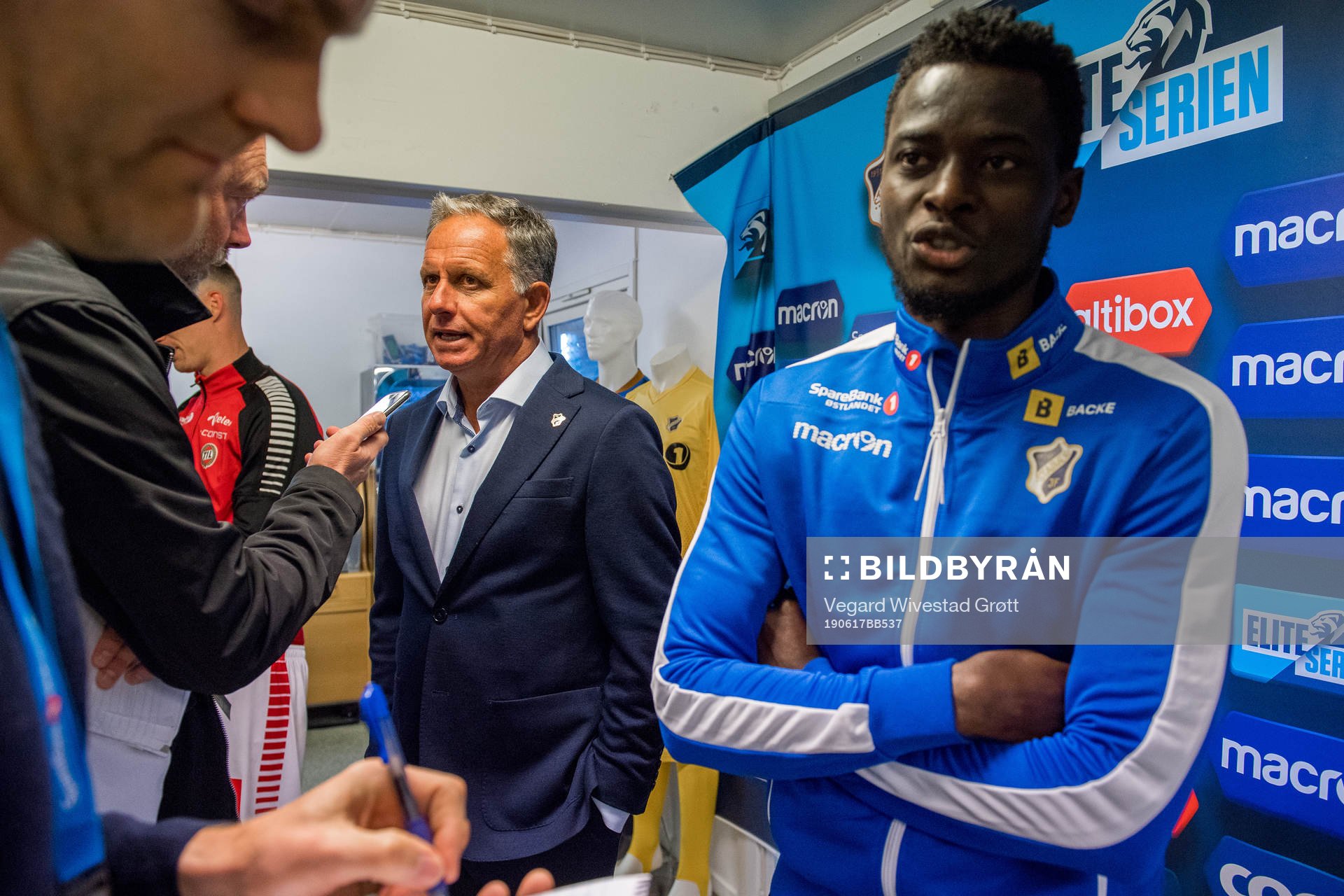 Jan Jönsson, head coach of Stabæk, and Luc Kassi of