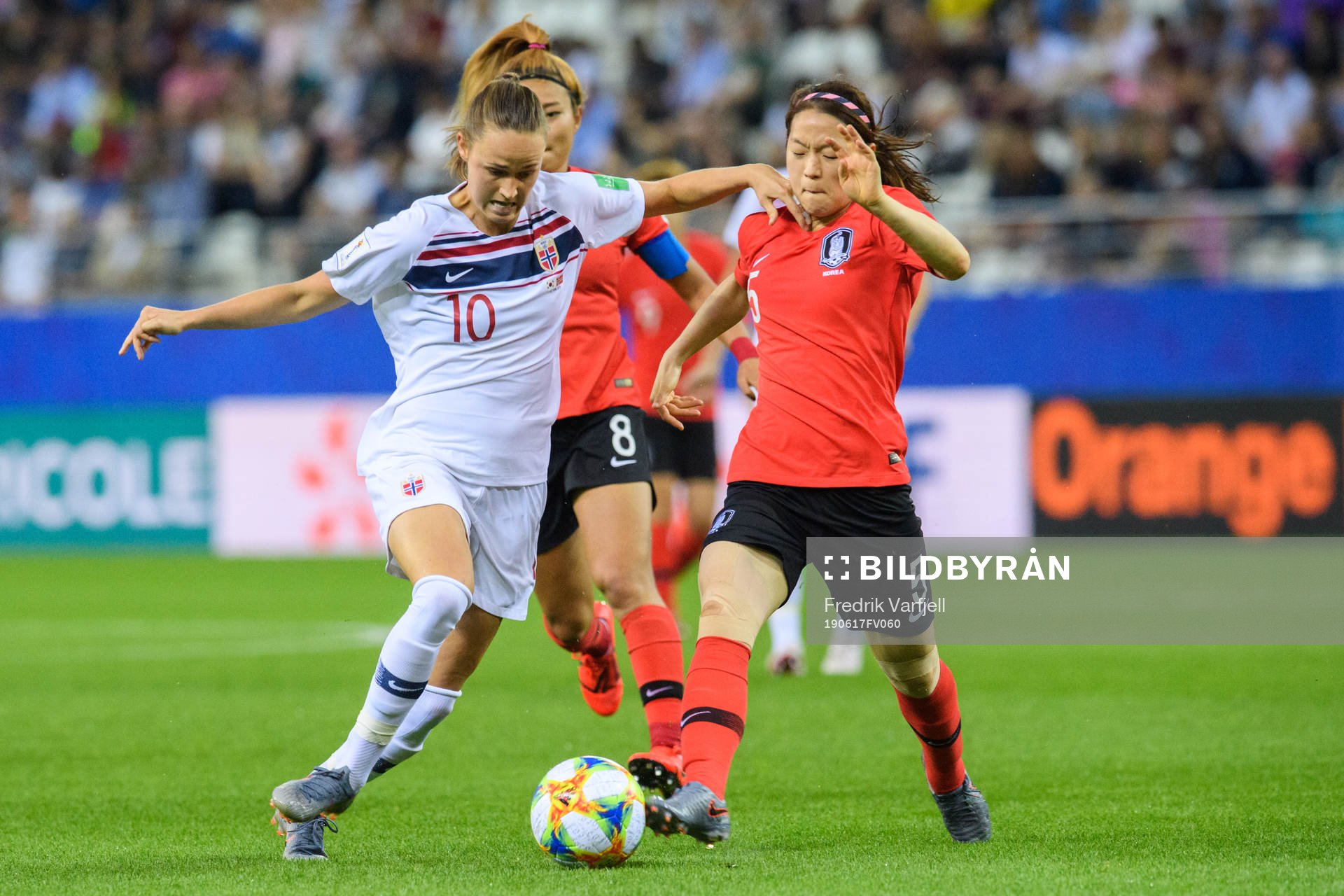 Caroline Graham Hansen of Norway and Kim Doyeon of South