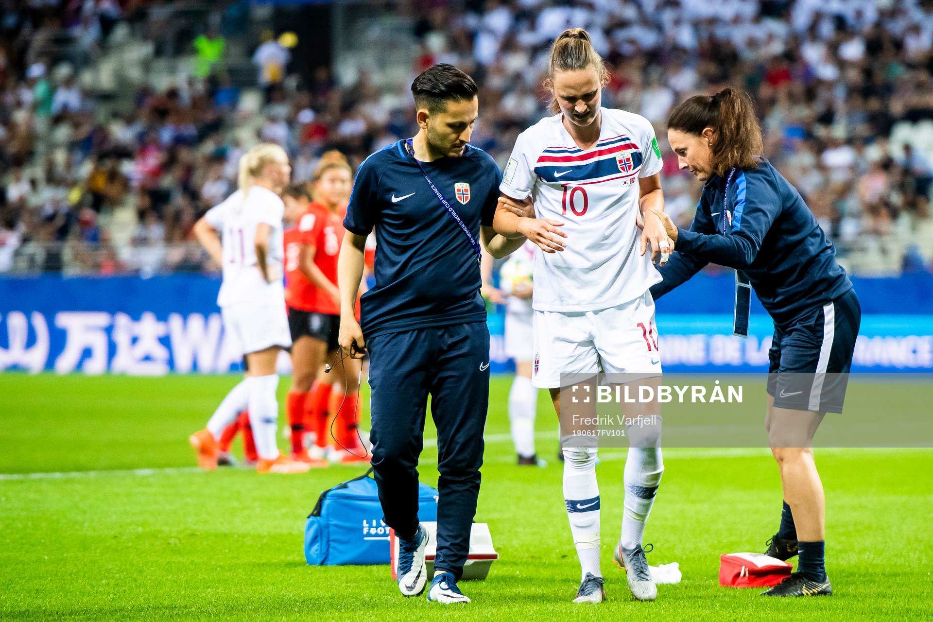 Caroline Graham Hansen of Norway with an injury