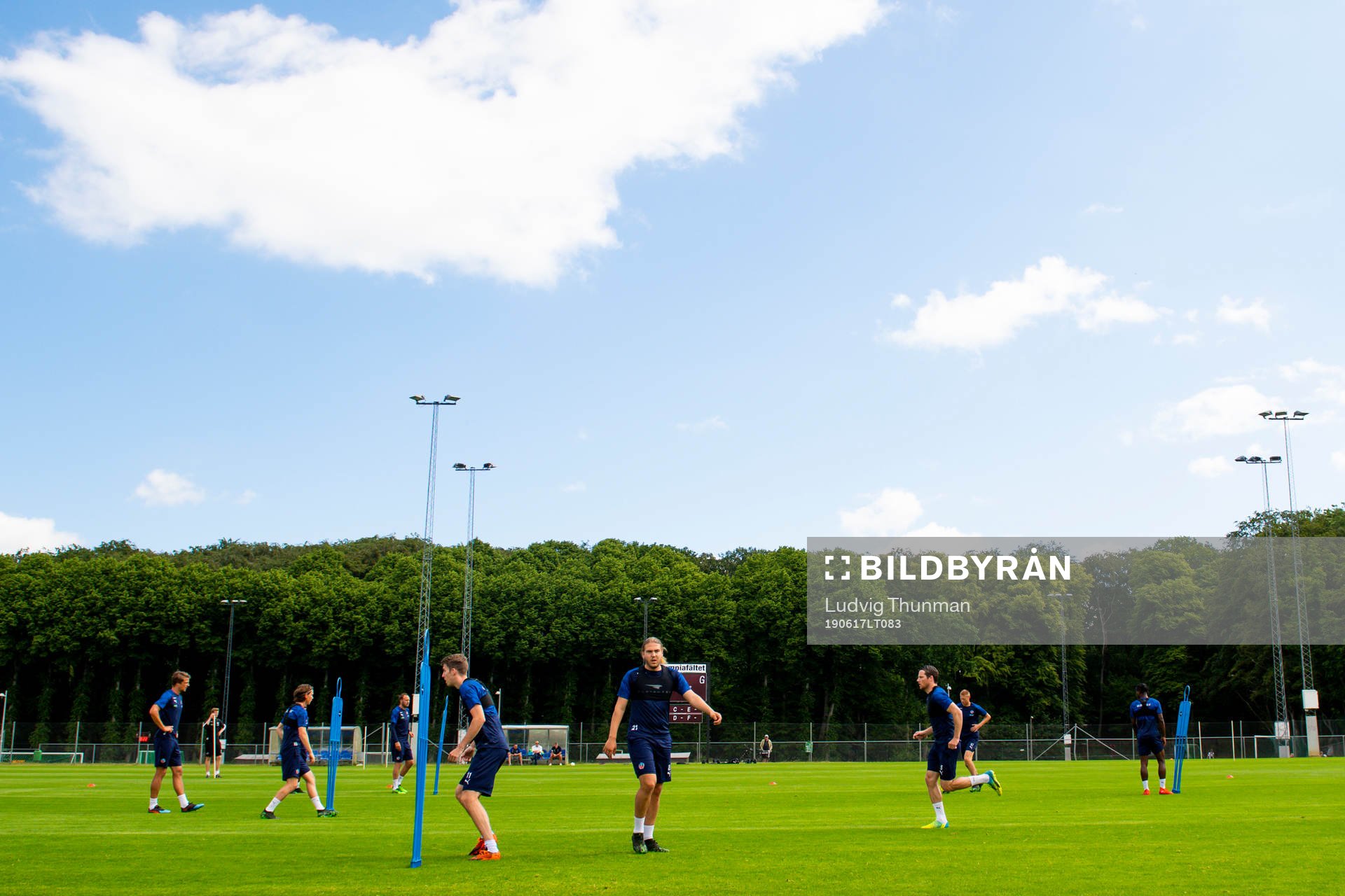Översiktsbild över en fotbollsträning med Helsingborg