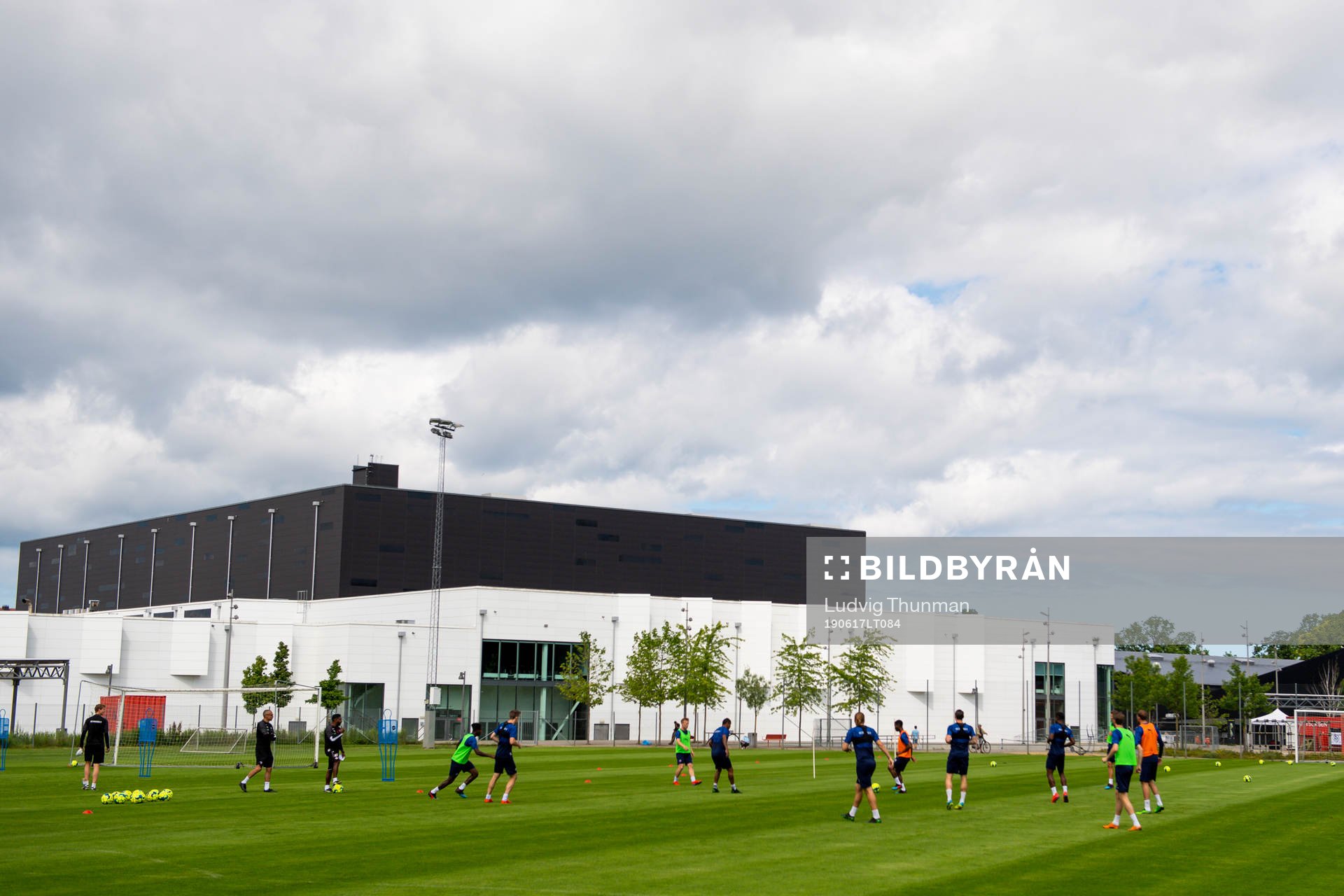 Översiktsbild över en fotbollsträning med Helsingborg den 17 juni 2019 i Helsingborg.