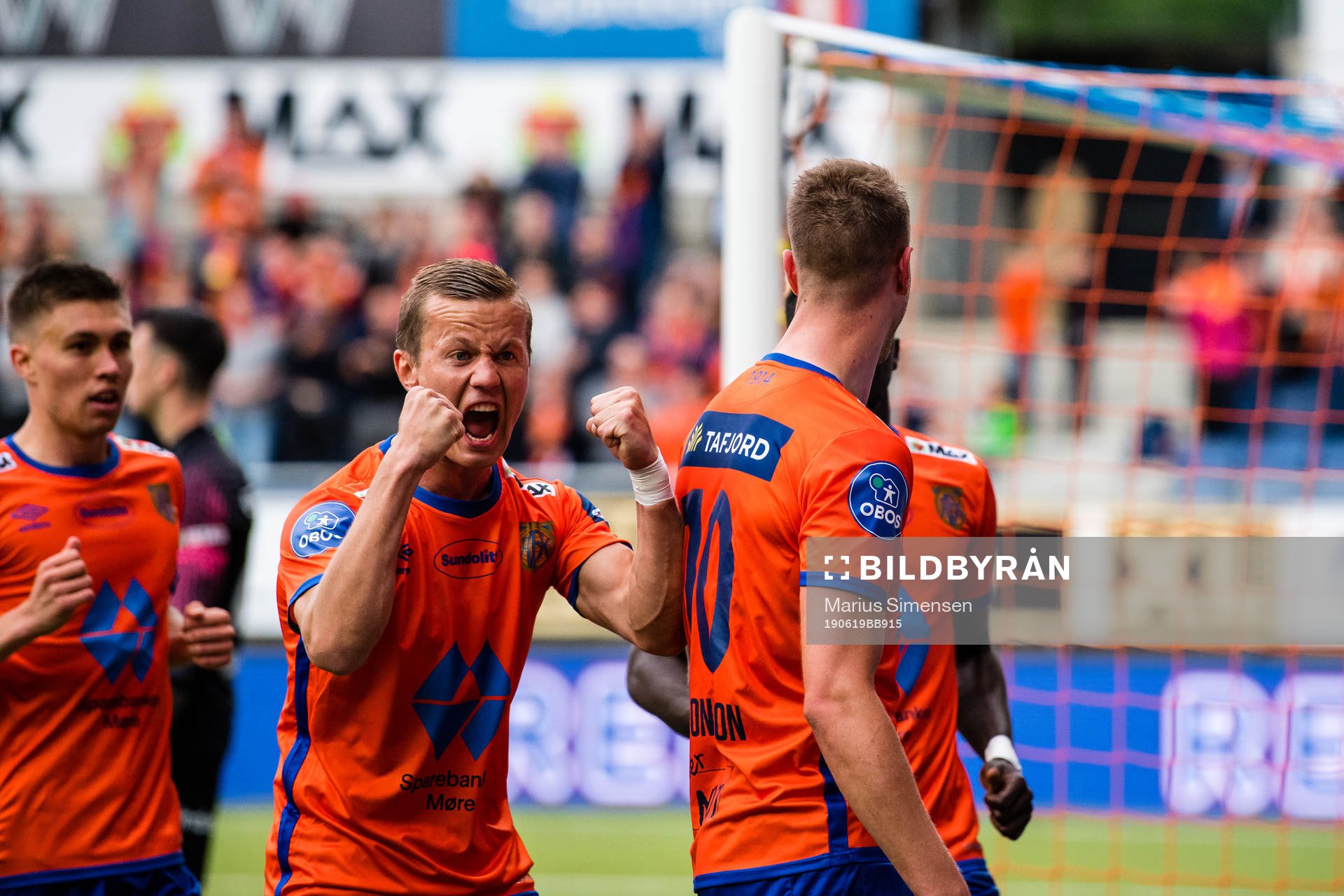 Ståle Steen Sæthre of Aalesund celebrates with Holmbert