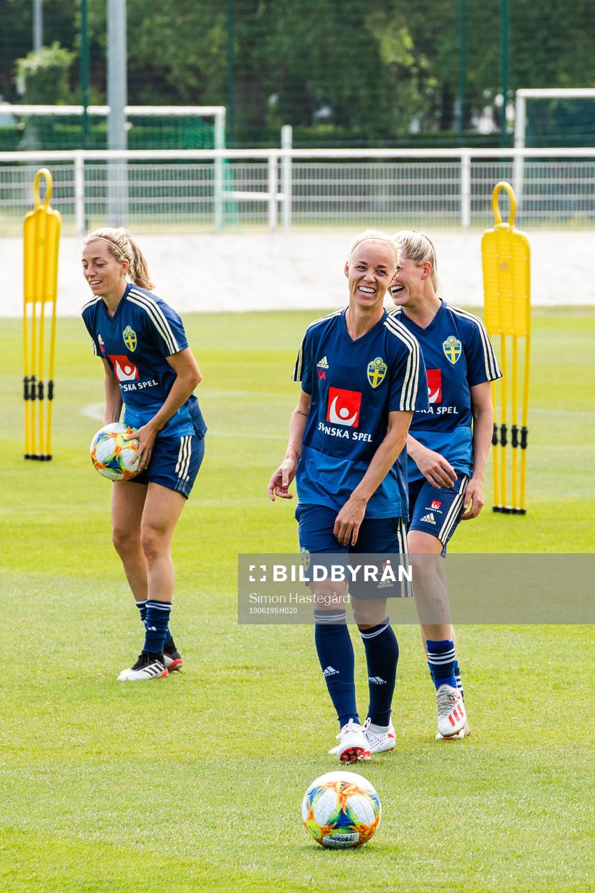 Linda Sembrant , Caroline Seger and Olivia Schough of Sweden