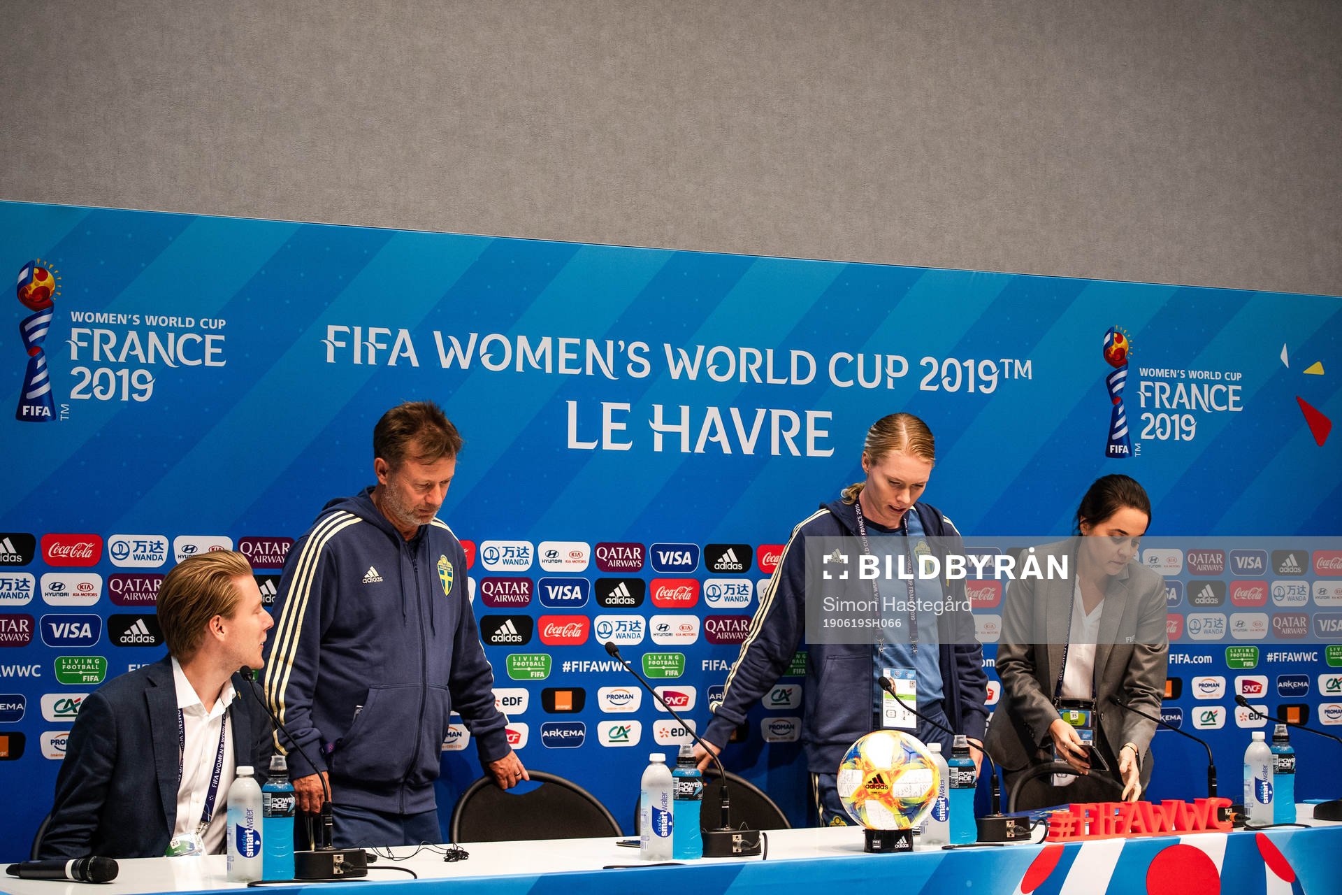 Peter Gerhardsson, Head coach and goalkeeper Hedvig Lindahl