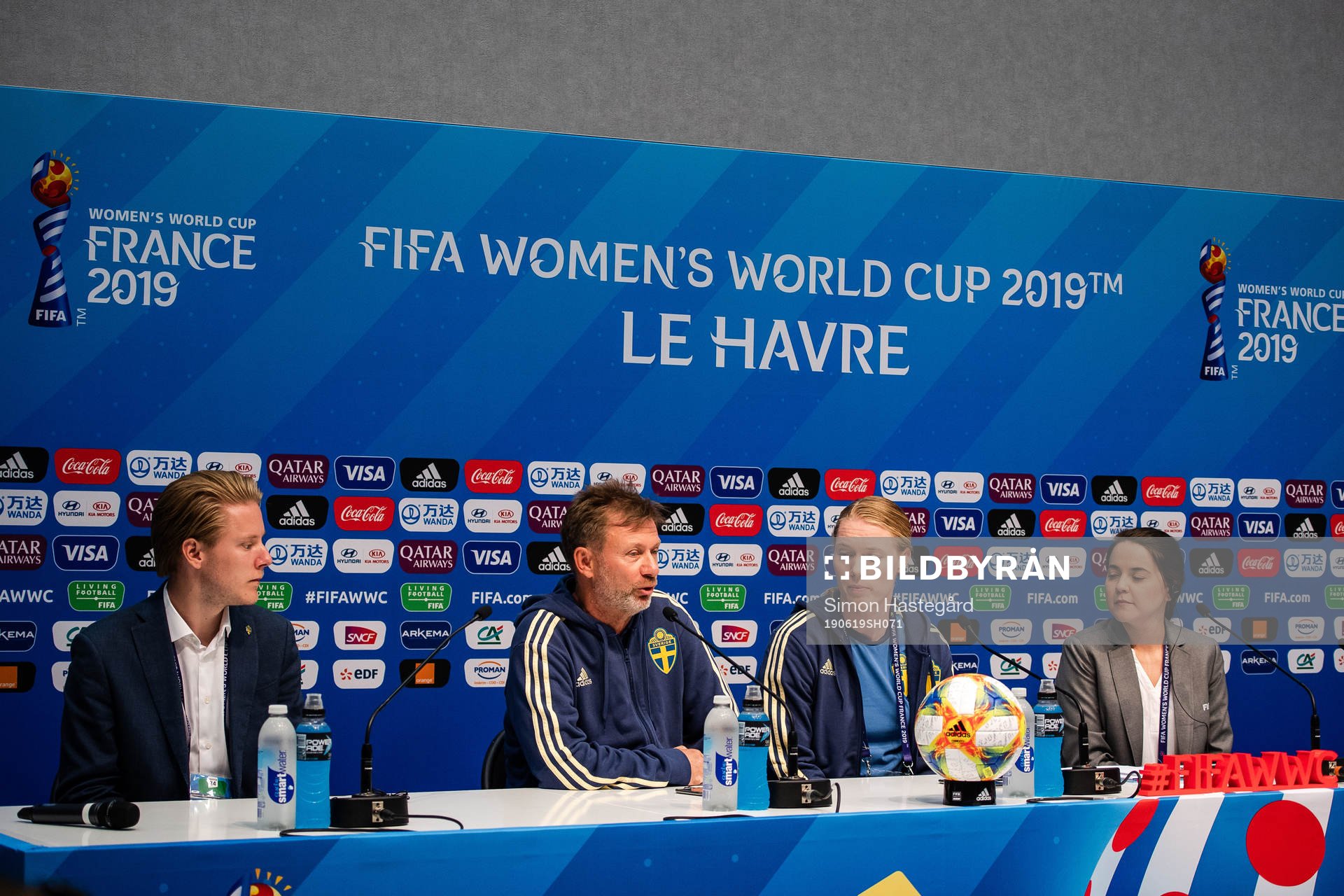 Peter Gerhardsson, Head coach and goalkeeper Hedvig Lindahl