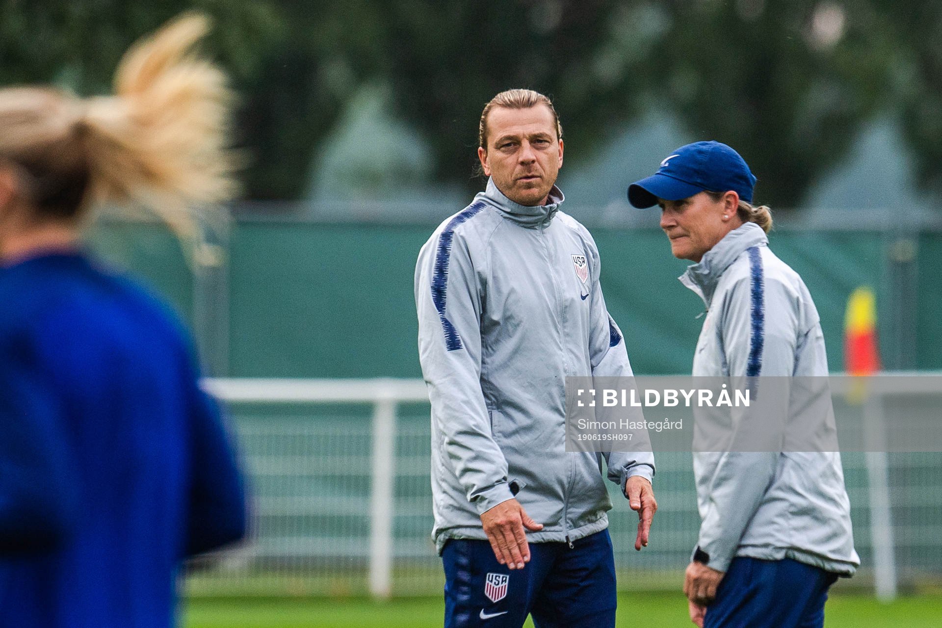 Jillian Ellis, head coach and assistant coach Tony Gustavsson of USA during a training session after a press conference on June 19, 2019 in Le Havre.
