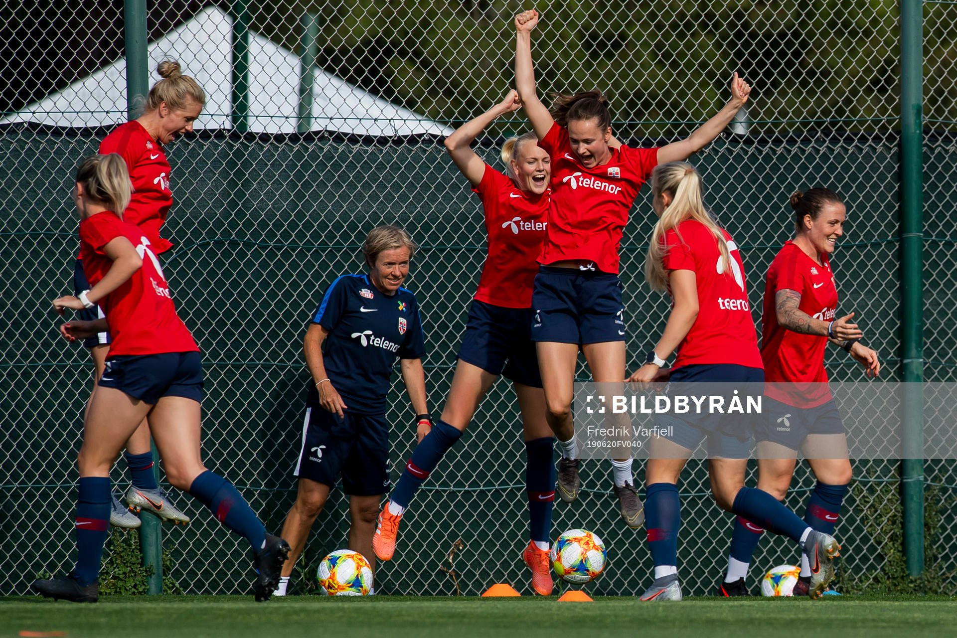 Karina Sævik and Caroline Graham Hansen celebrate
