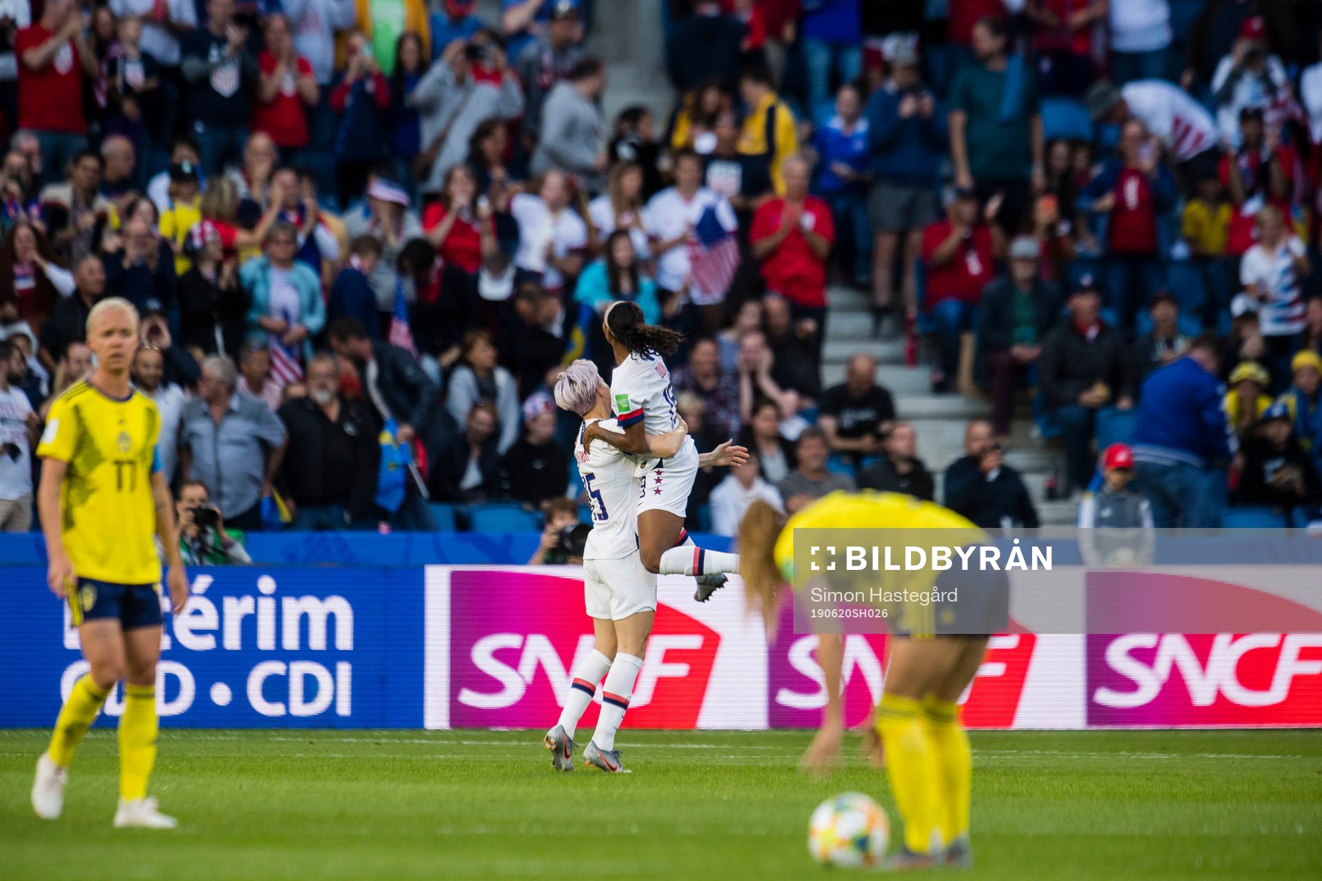 Players of USA celebrates scoring 0-1