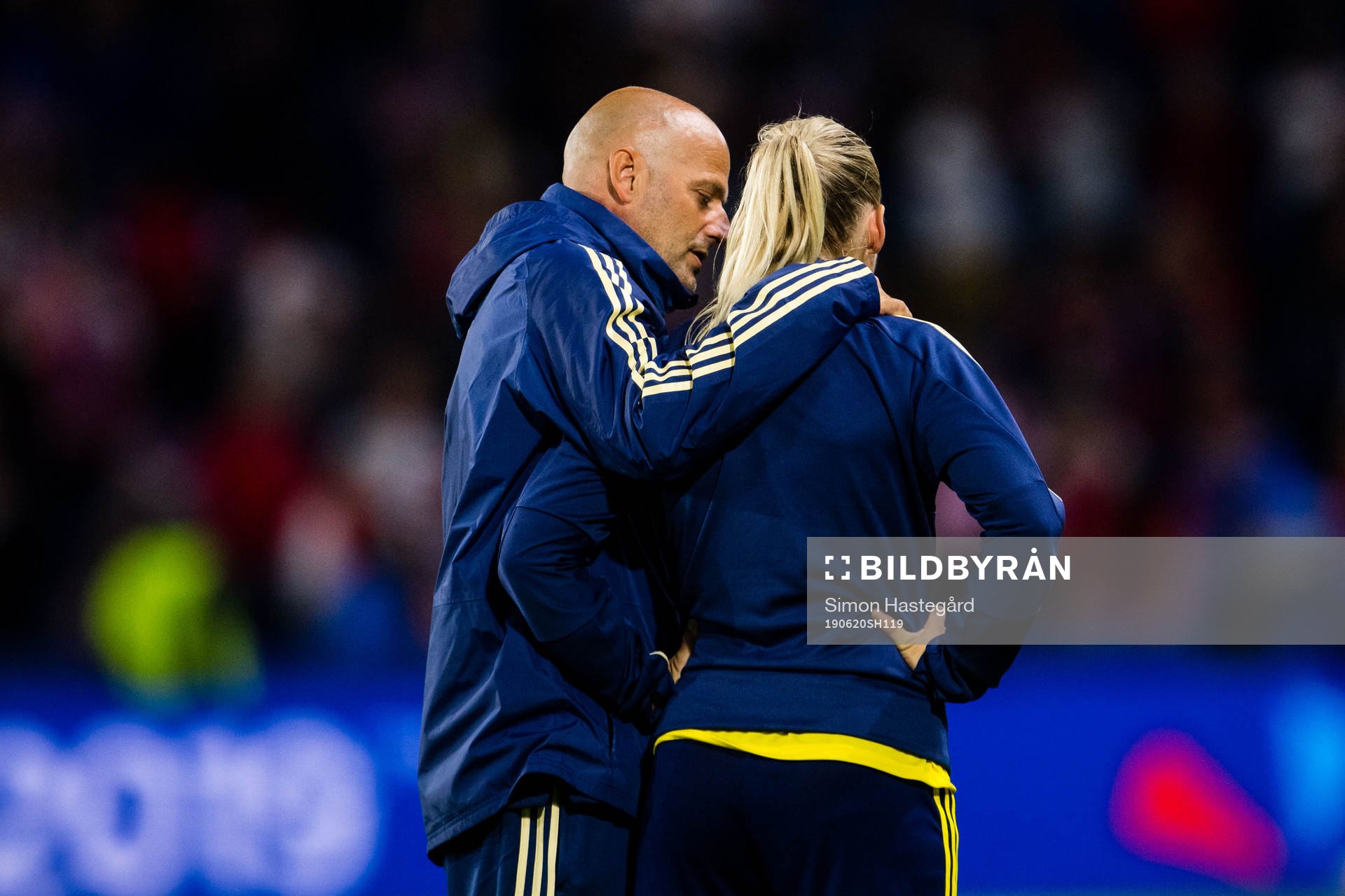 Magnus Wikman, assistant coach and Stina Blackstenius looks