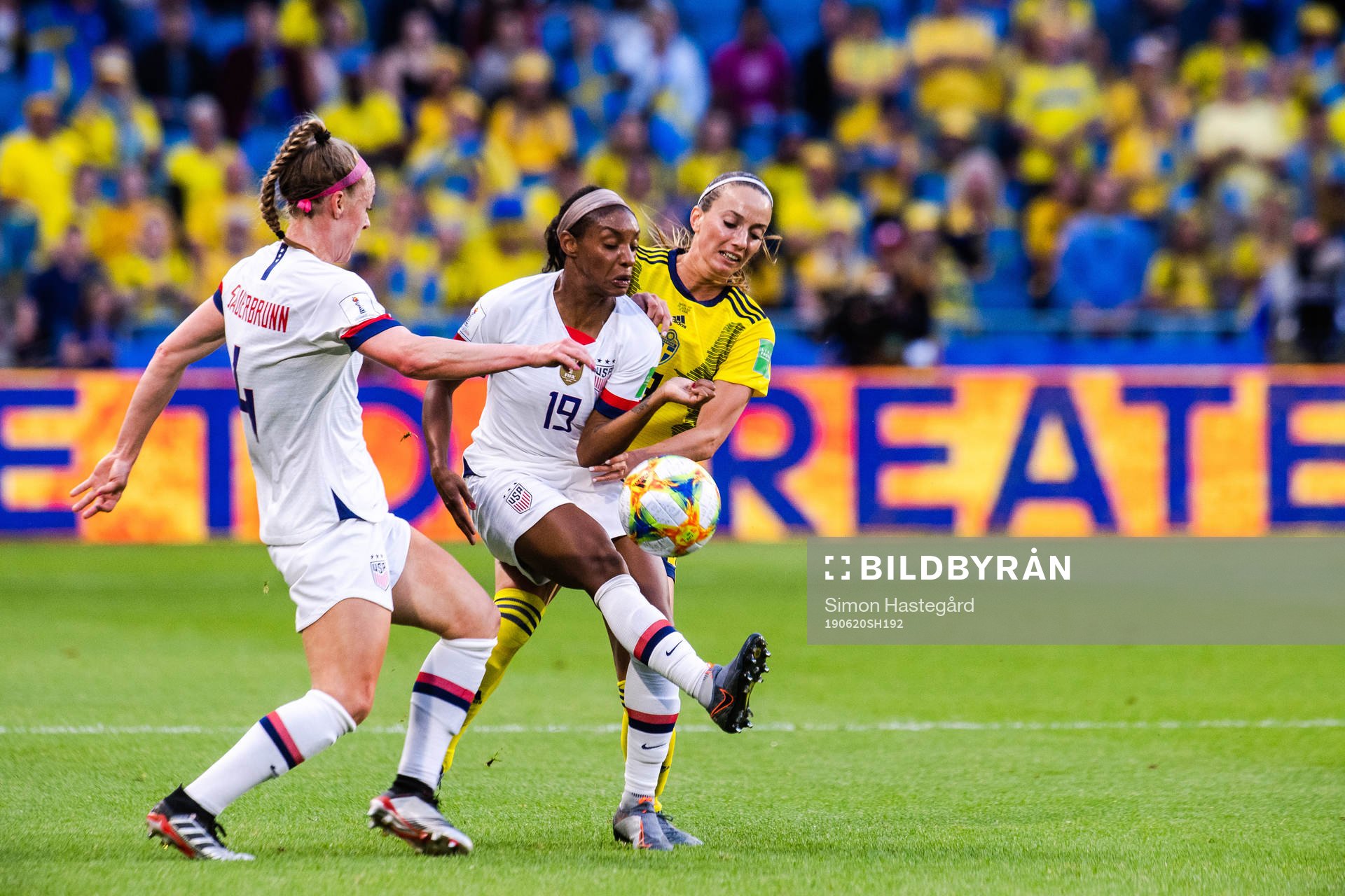 Rebecca Sauerbrunn and Crystal Dunn of USA against Kosovare
