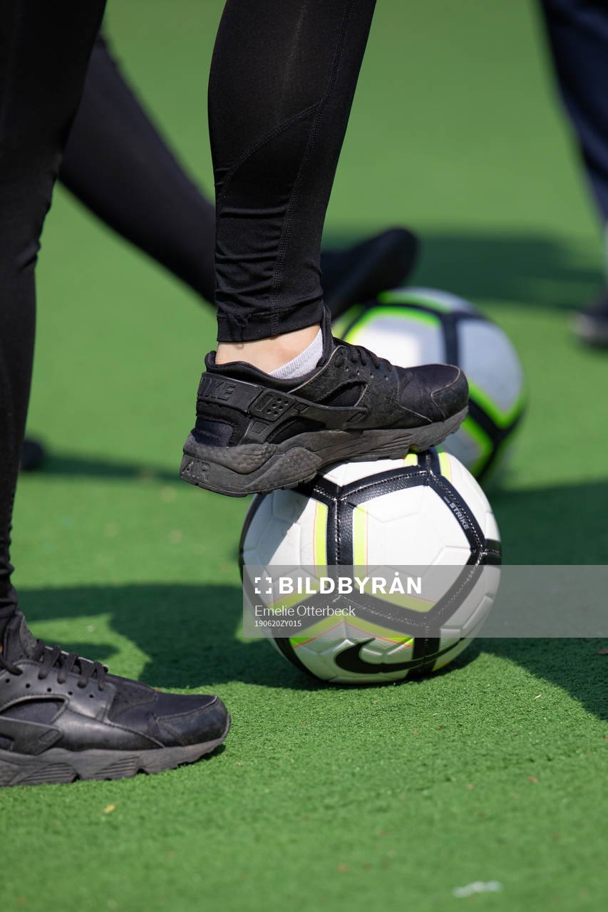 Bild på en fot på en fotbolll