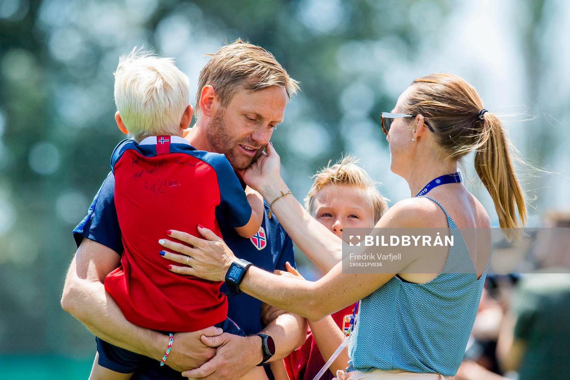 Martin Sjögren, head coach of Norway, with his family