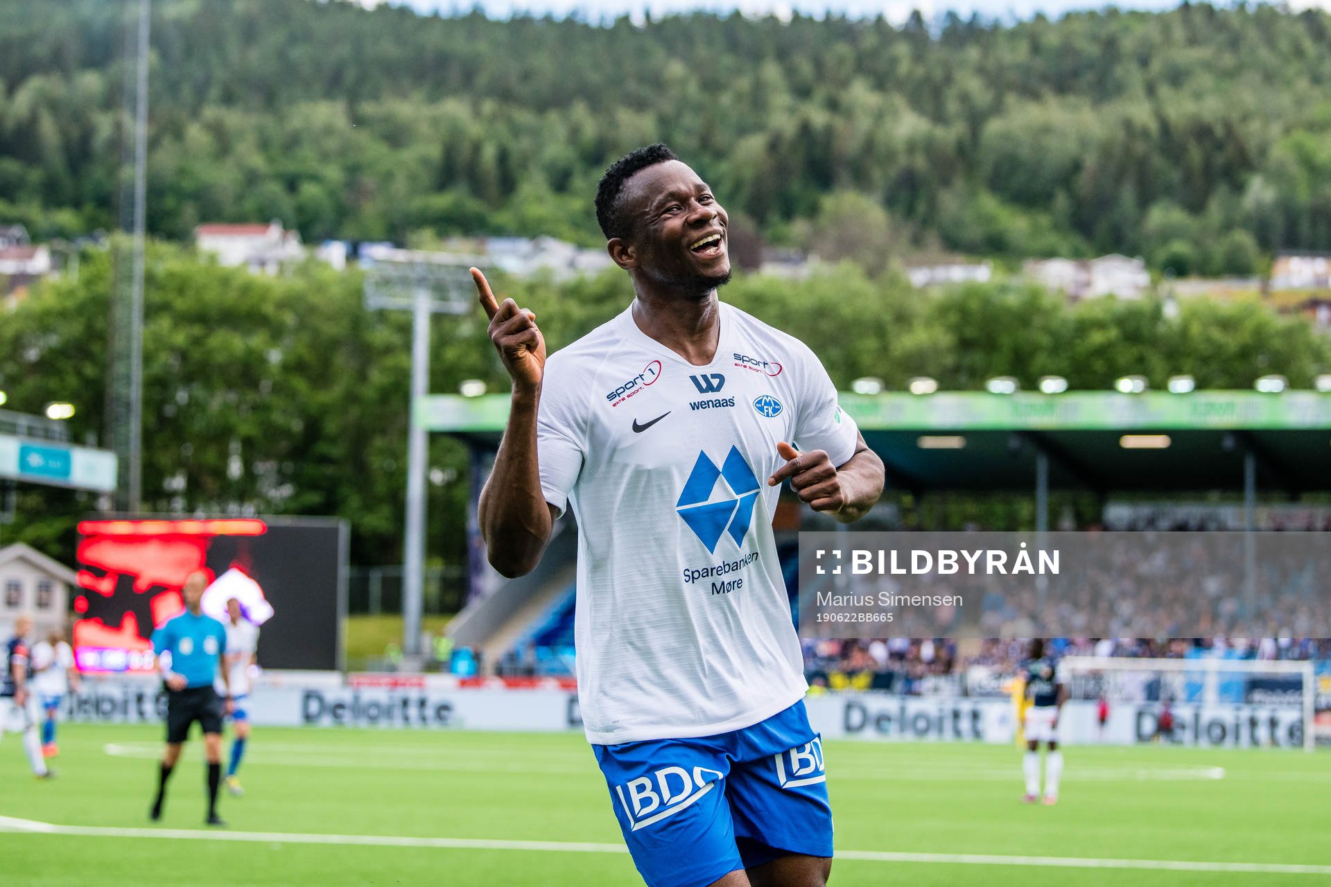 Leke Samson James of Molde celebrates