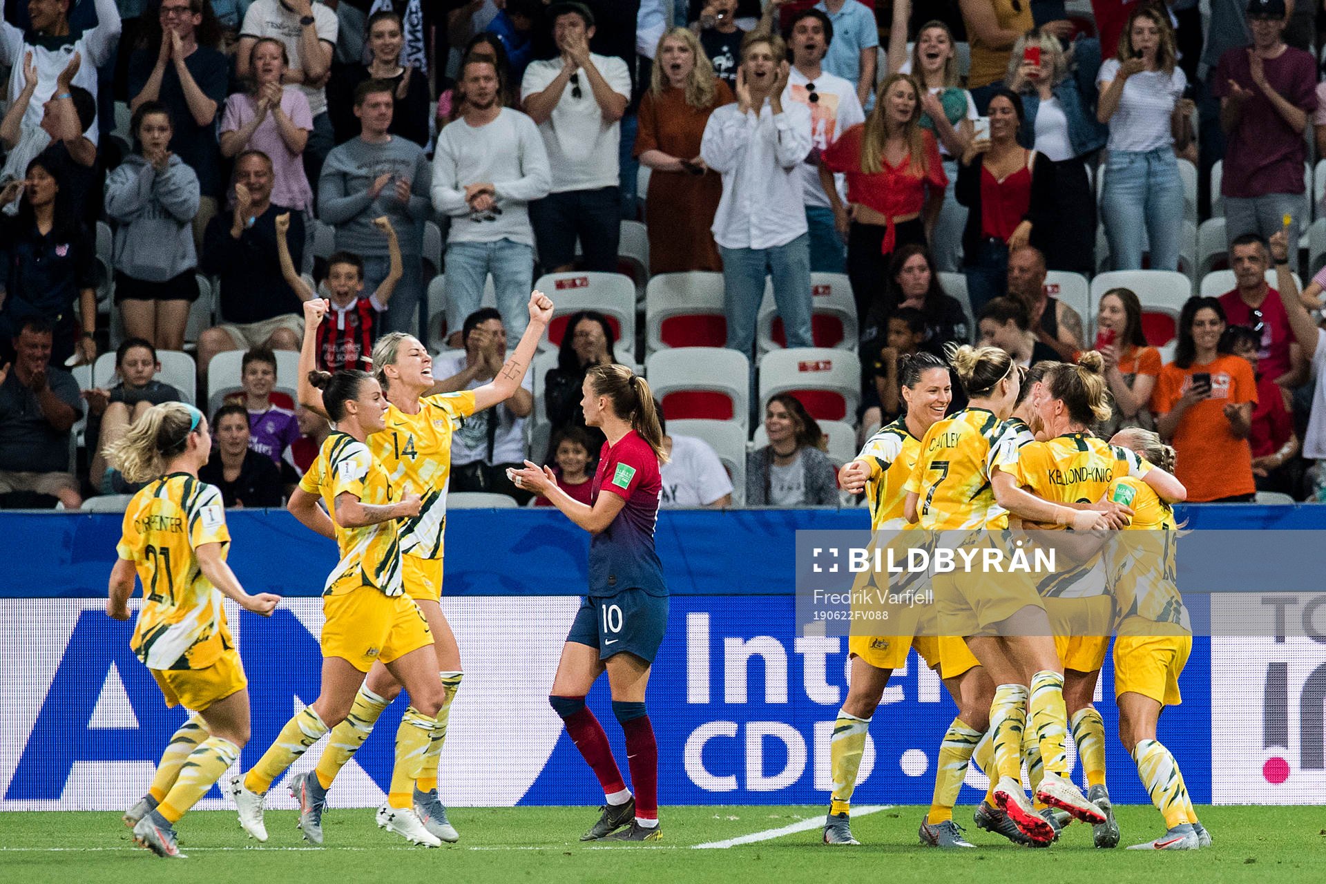 Players of Australia celebrates