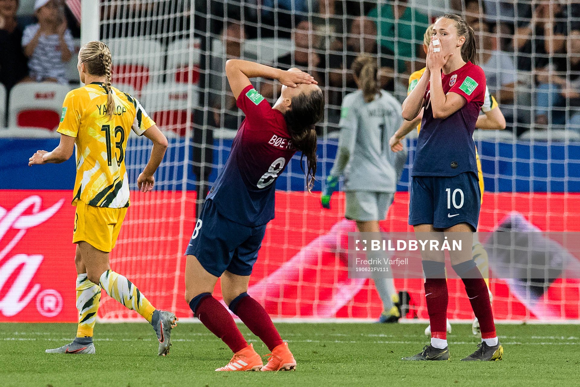 Vilde Bøe Risa and Caroline Graham Hansen looks dejected