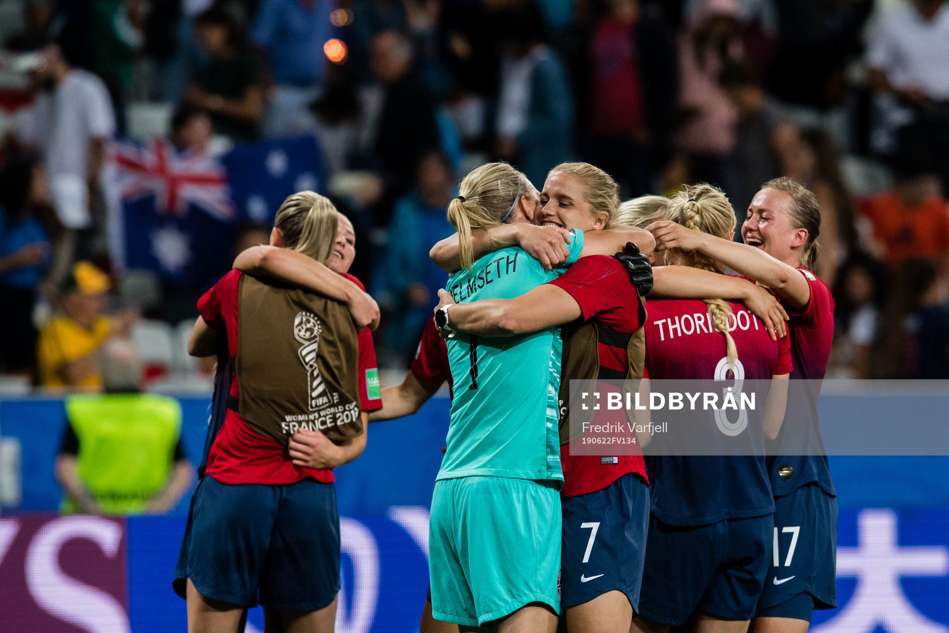 Elise Hove Thorsnes and goalkeeper Ingrid Hjelmseth of