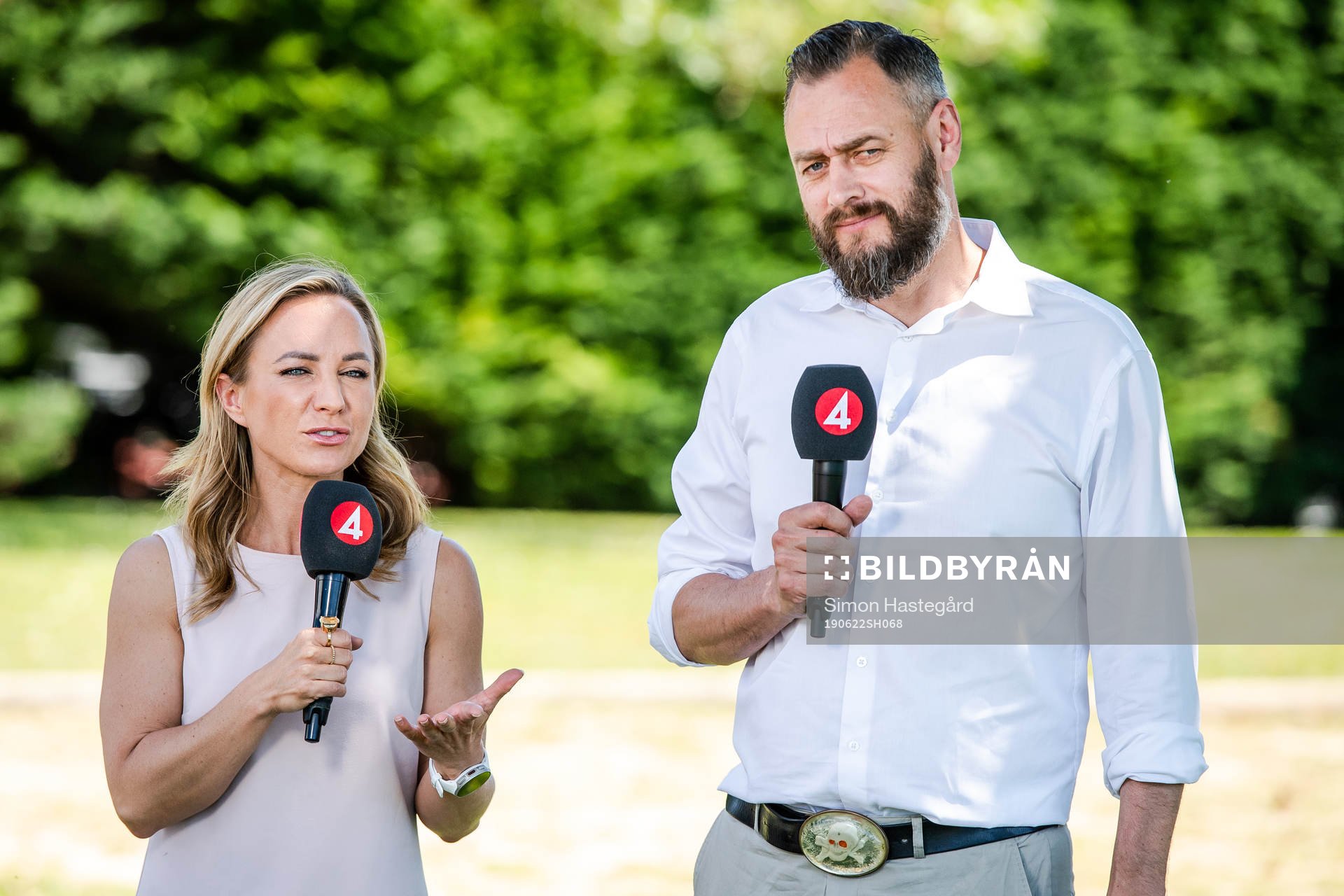 Frida Nordstrand and Olof Lundh of Swedish television network TV4 after a training session on June 22, 2019 in Paris.