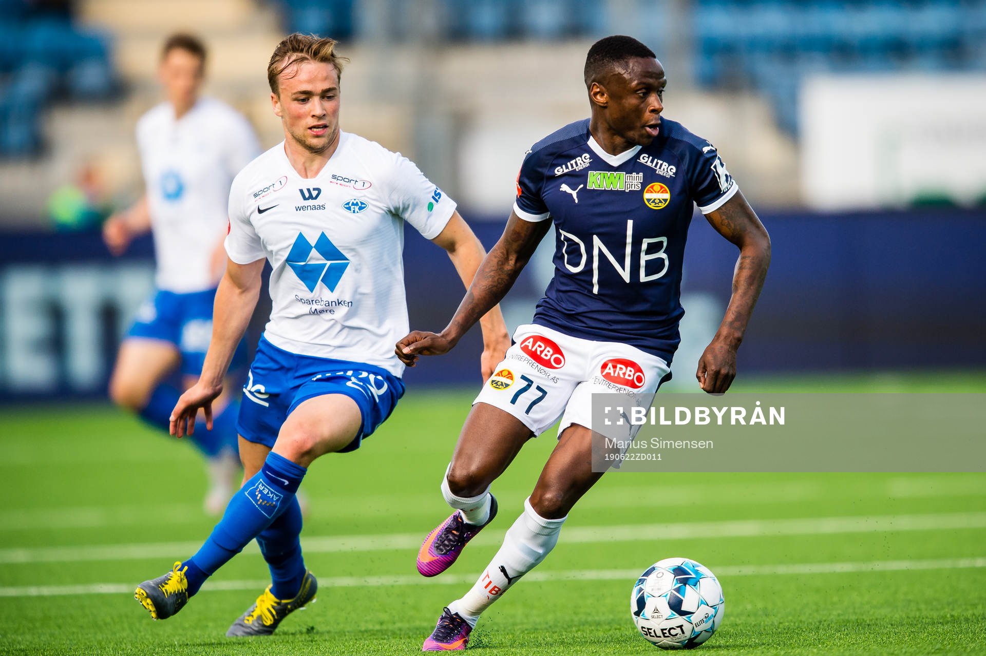 Martin Skjelbreid Ellingsen of Molde and Muhamed Maudo