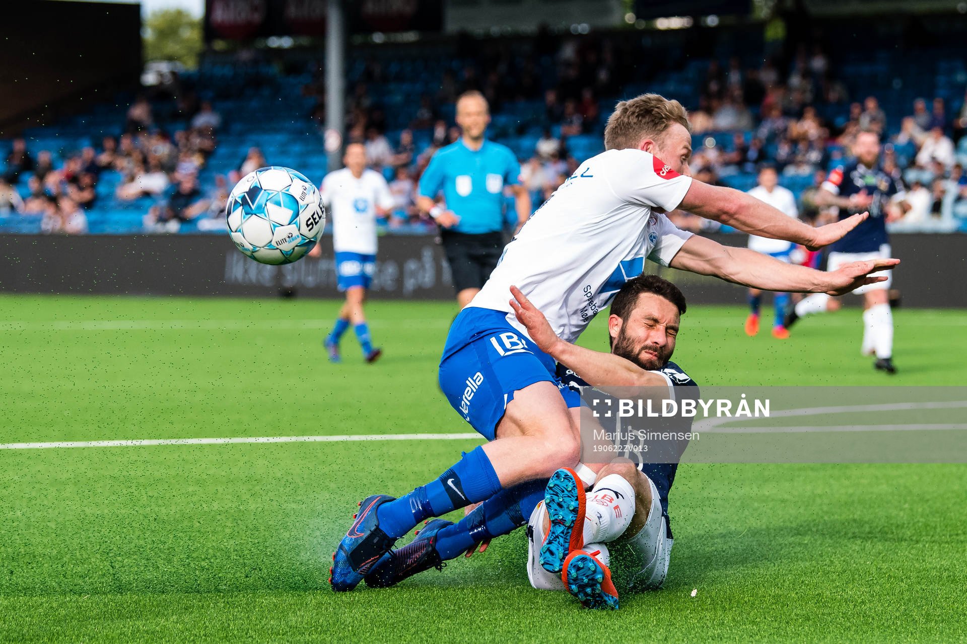 Erling Knudtzon of Molde and Mounir Hamoud of Strømsgodset