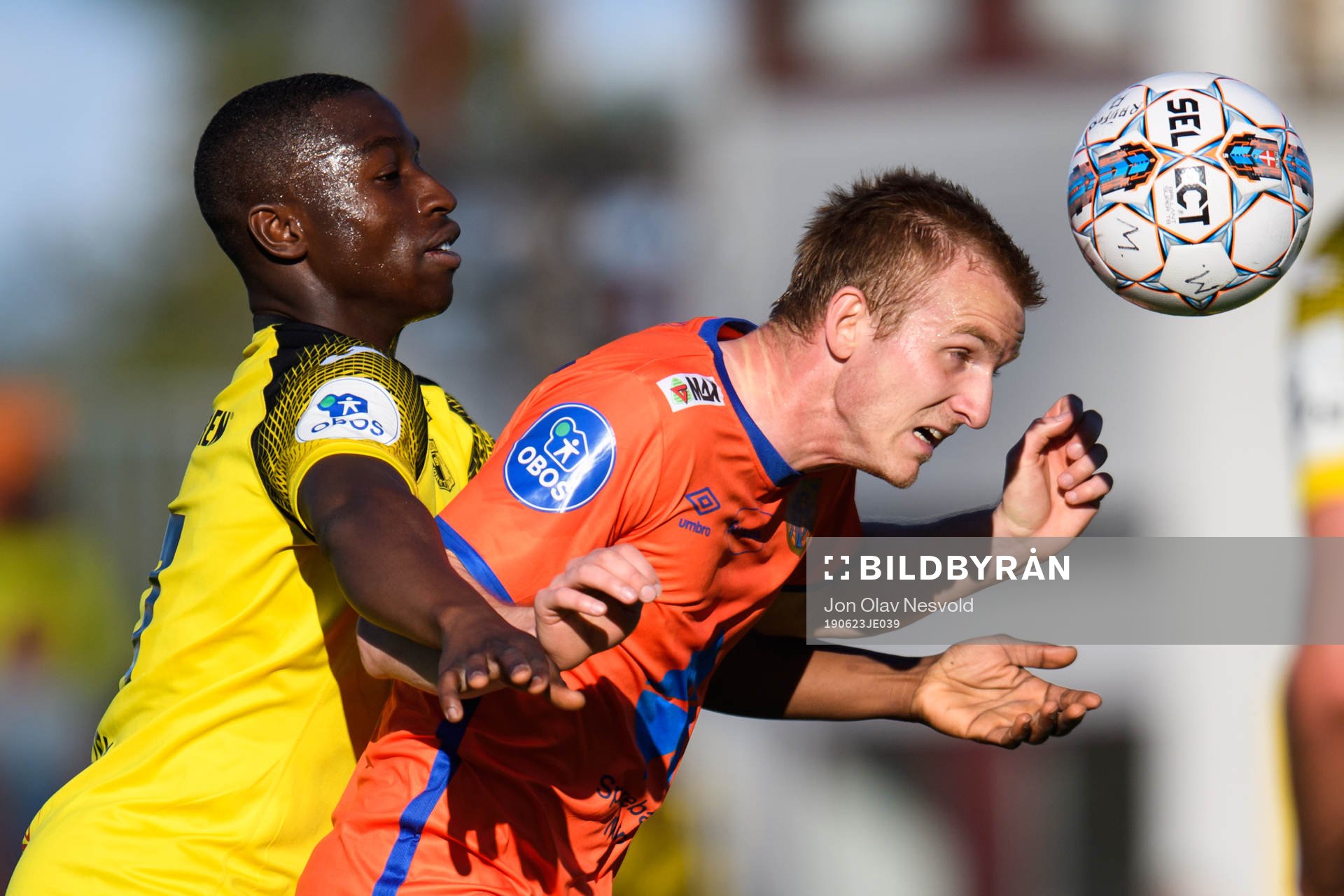 Salomon Owusu of Raufoss and Torbjørn Agdestein of Aalesund