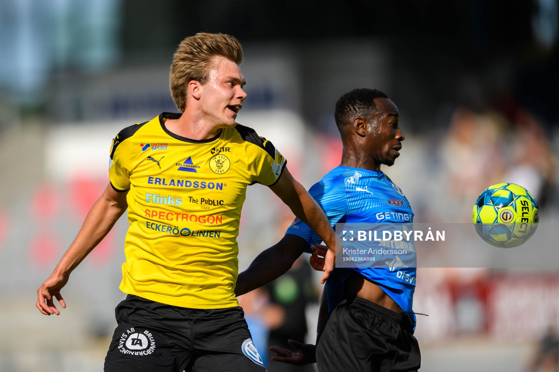 Frejs Marcus Degerlund och Halmstads Sadat Karim