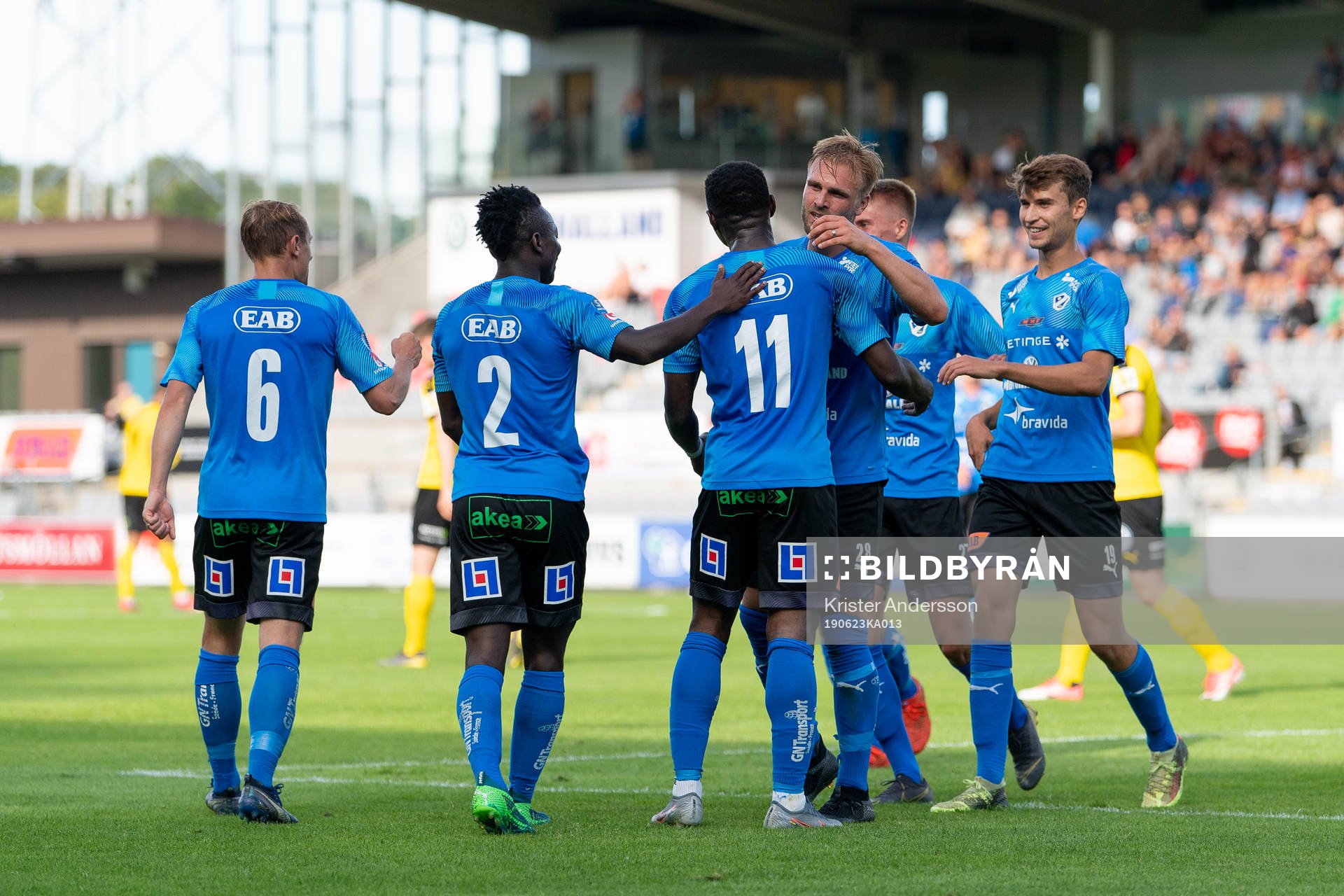 Halmstads Sadat Karim jublar med lagkamrater