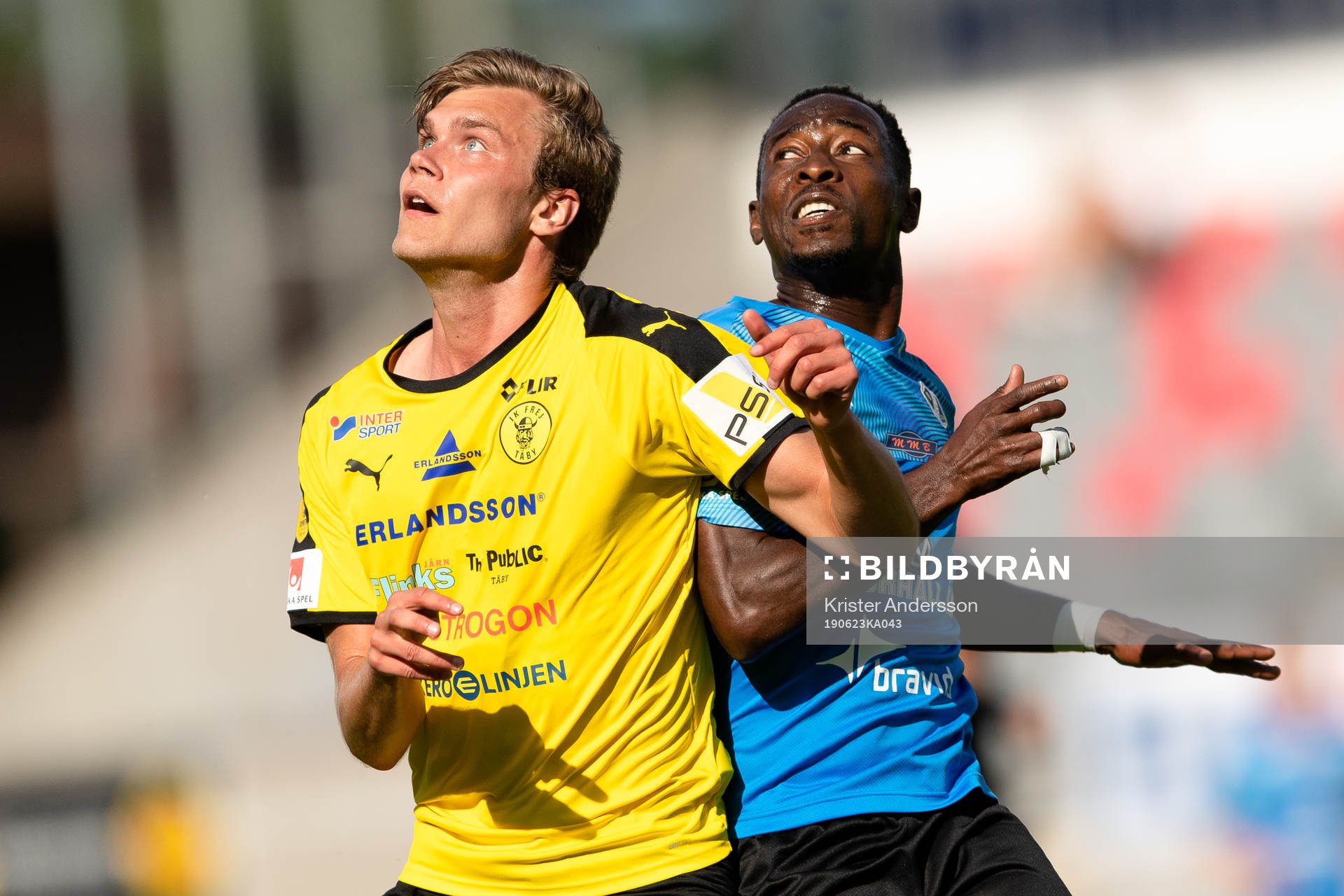 Frejs Marcus Degerlund och Halmstads Sadat Karim