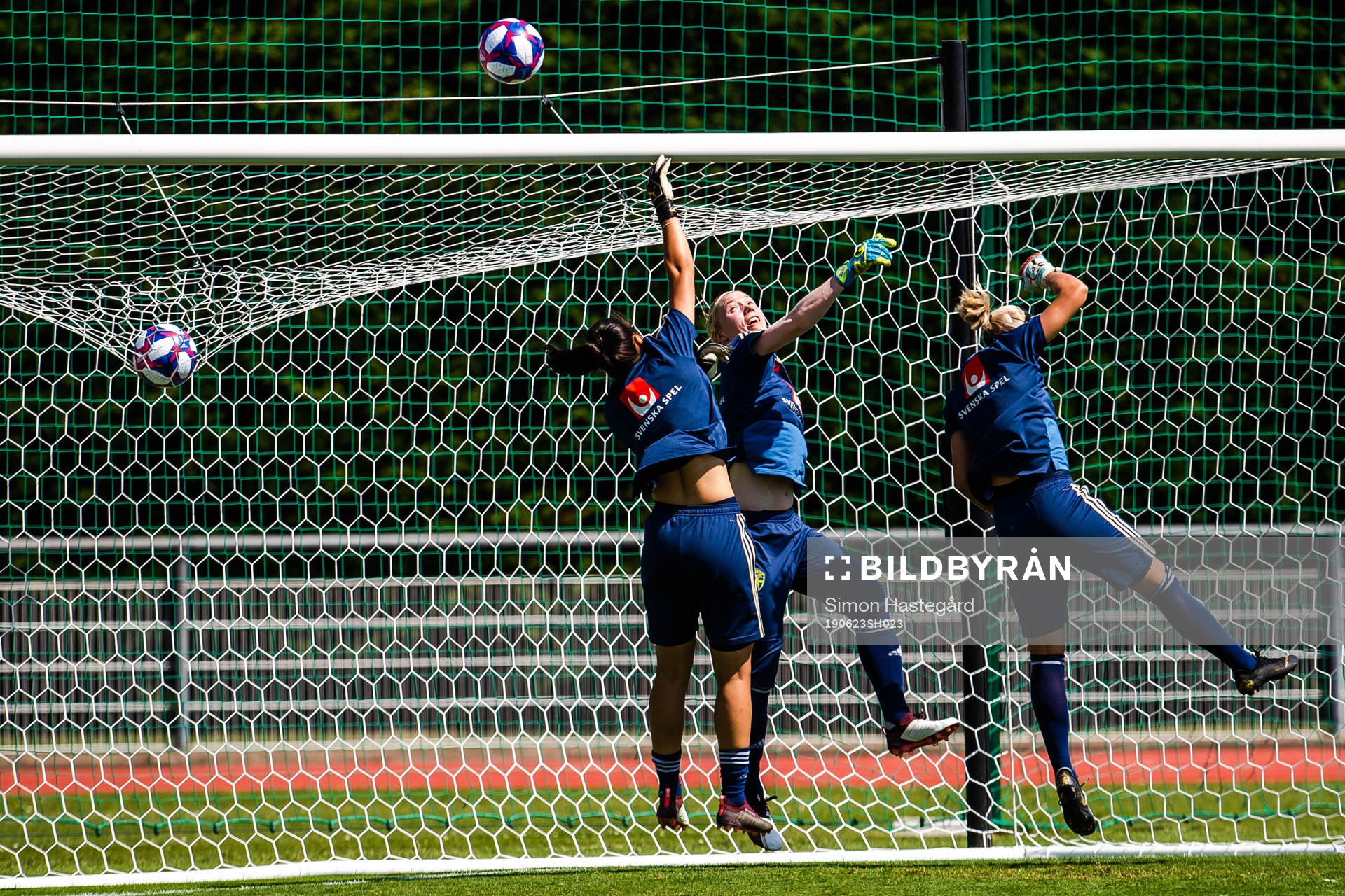 Goalkeepers Jennifer Falk , Zecira Musovic and Hedvig