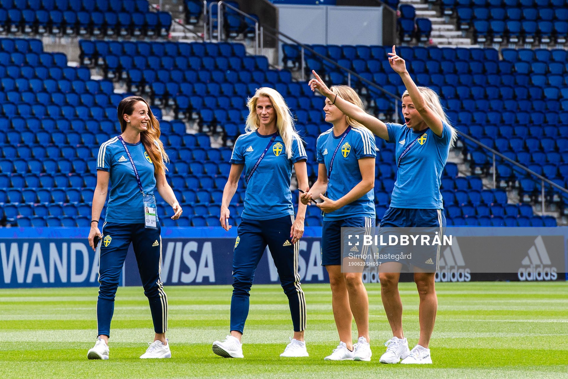 Kosovare Asllani, Sofia Jakobsson , Magdalena Eriksson and