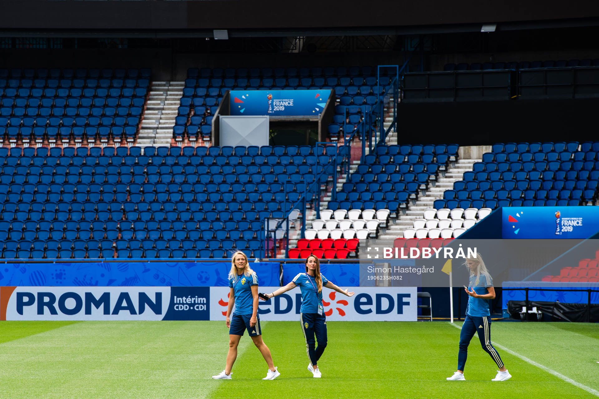 Magdalena Eriksson , Kosovare Asllani and Sofia Jakobsson