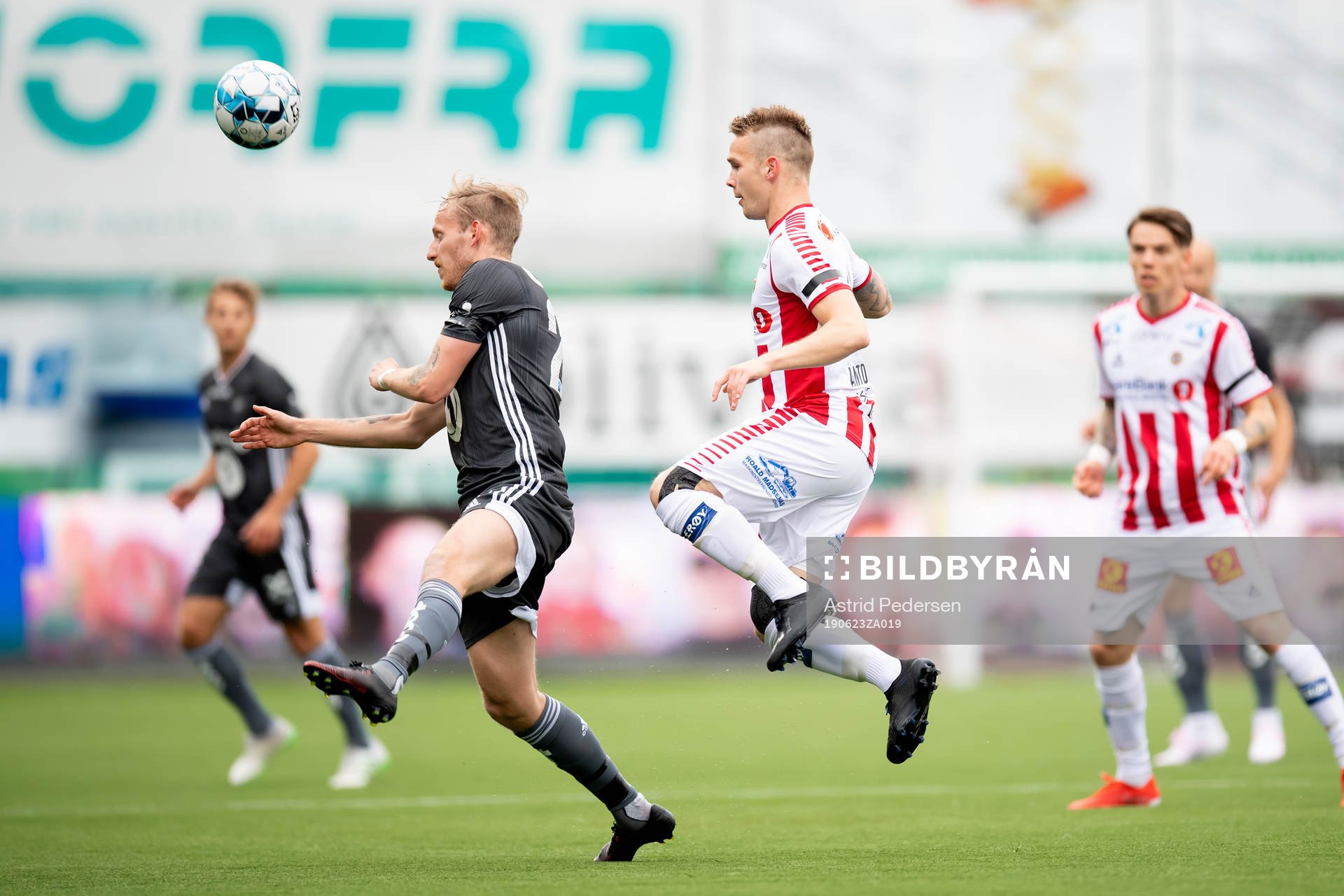 Gjermund Åsen of Rosenborg and Kent-Are Antonsen of Tromsø