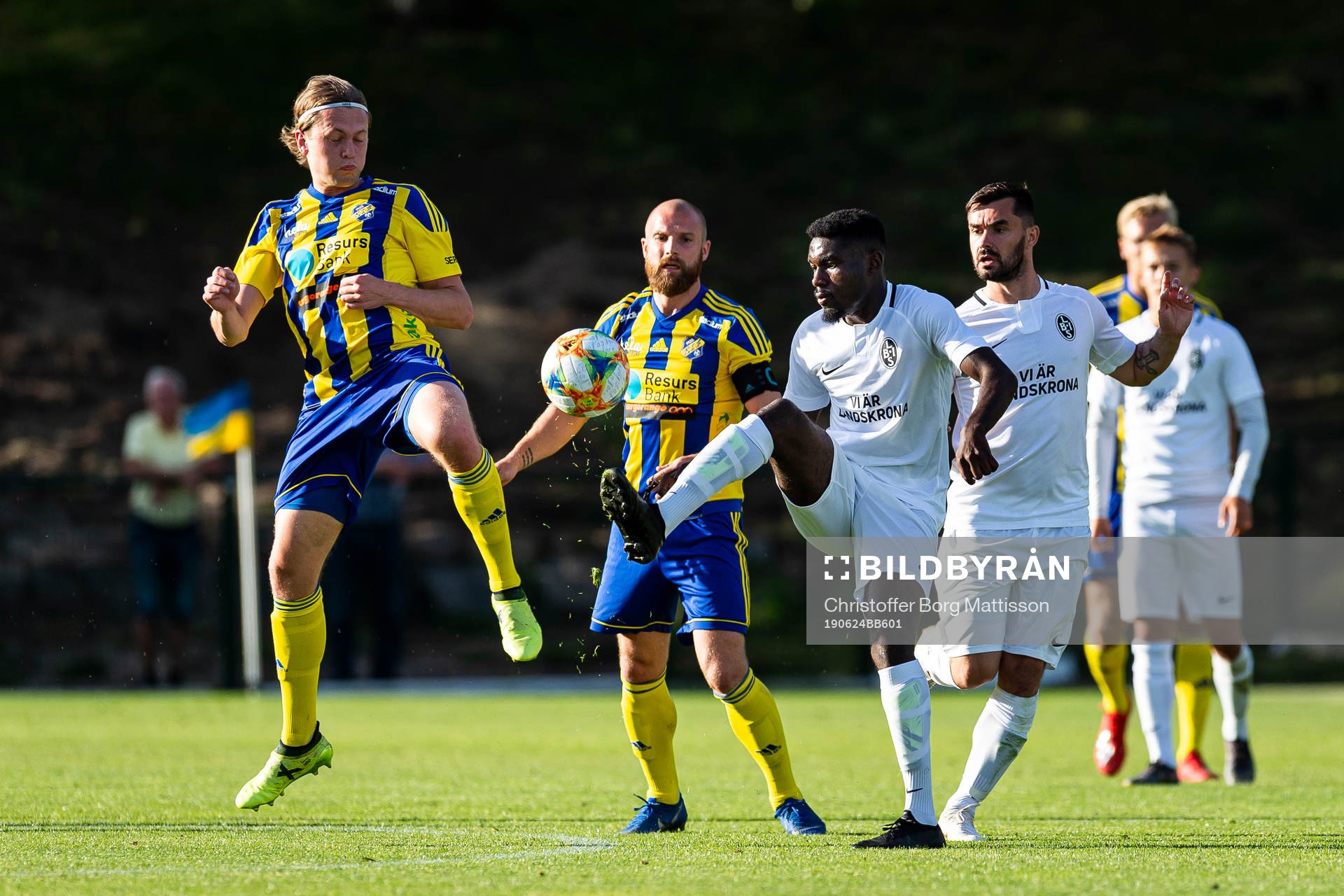 Eskilsminnes Jesper Lundborg och Landskronas Patrick Nwadike