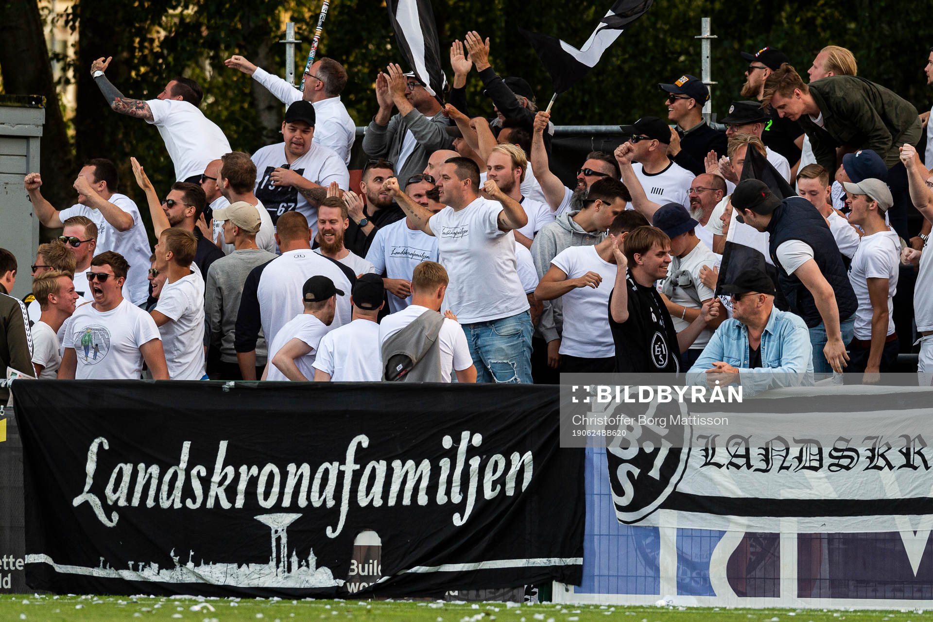 Landskronas supportrar jublar