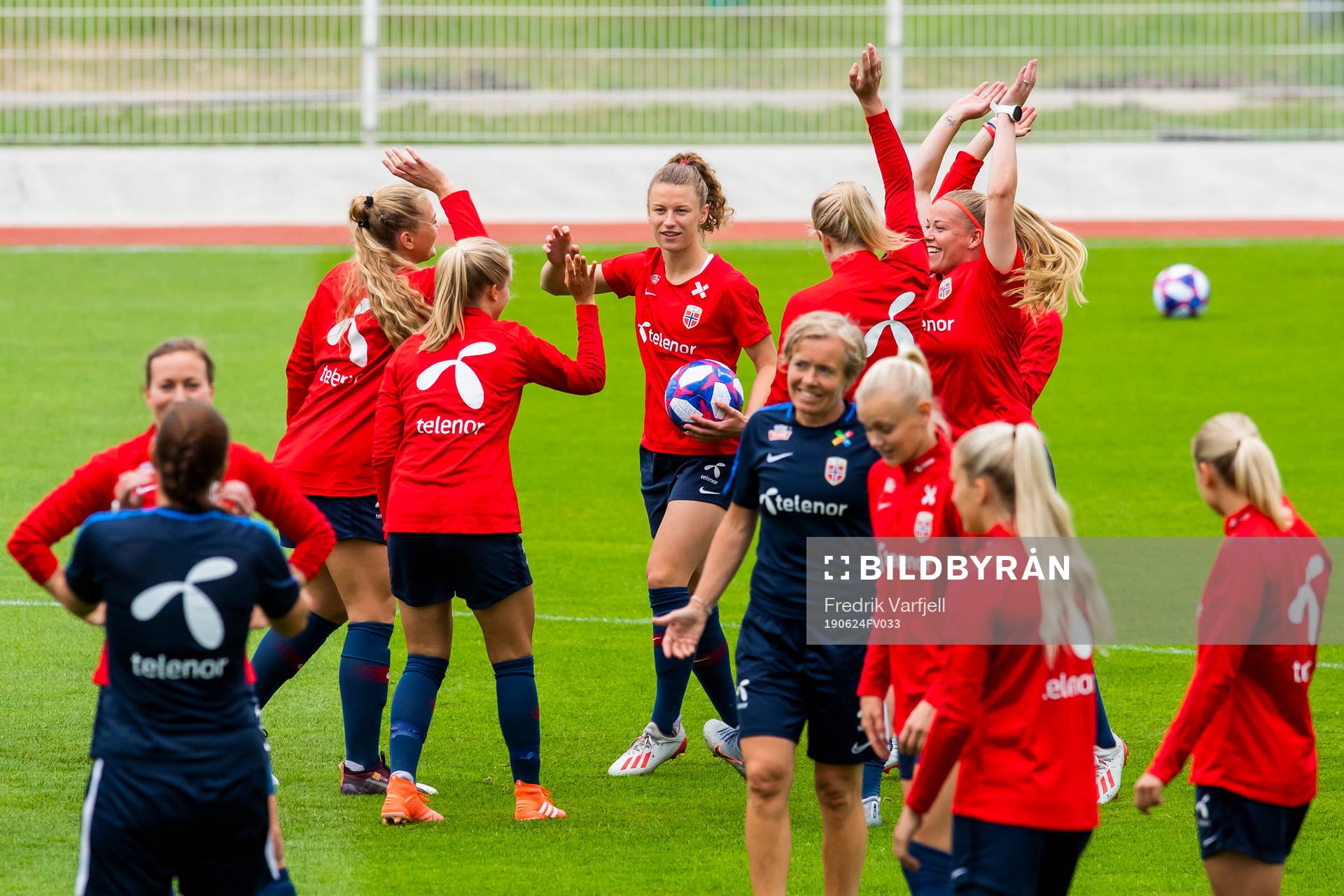 Synne Skinnes Hansen and Therese Sessy Åsland of Norway