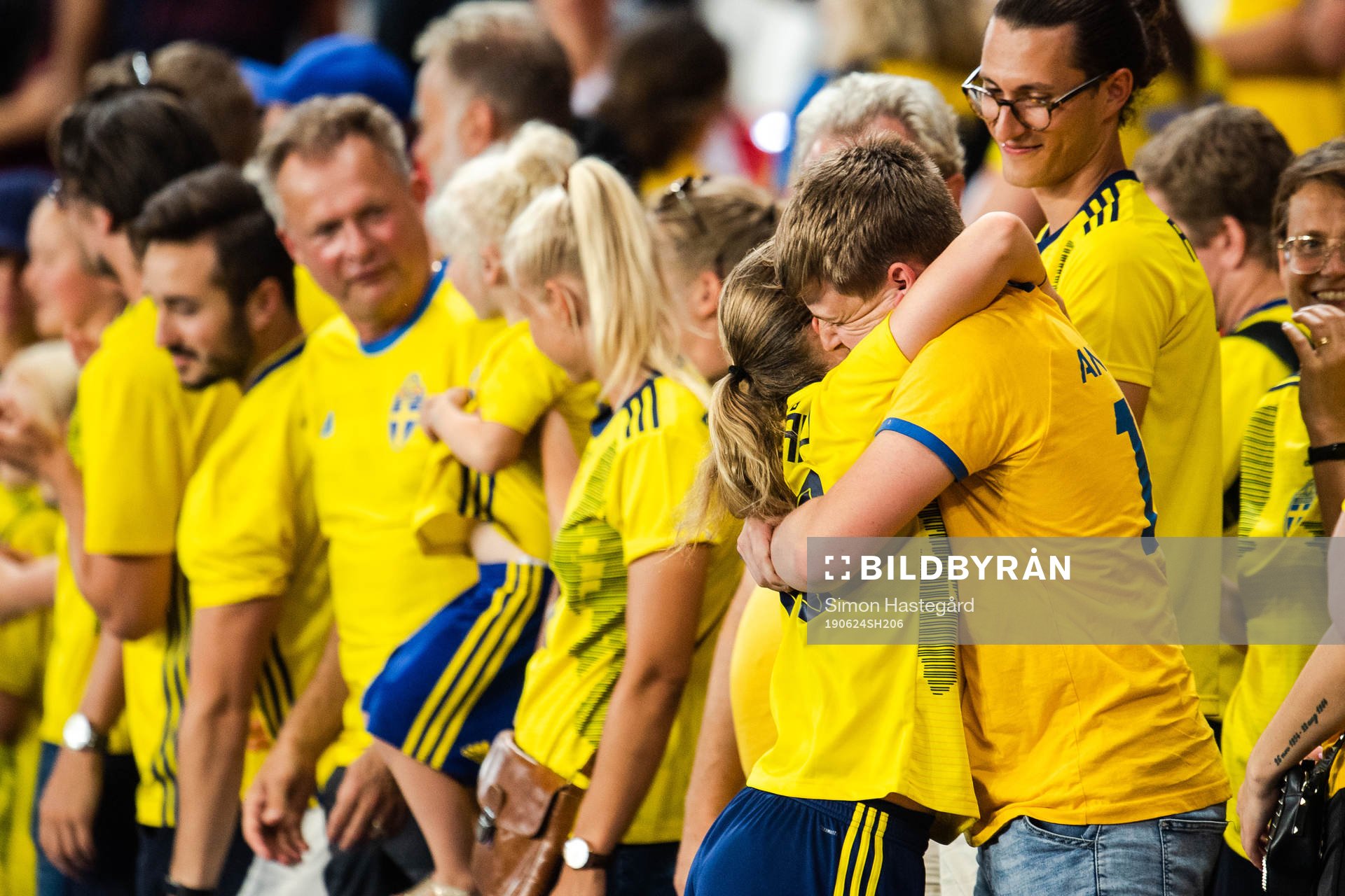 Anna Anvegård of Sweden celebrate with friends and family