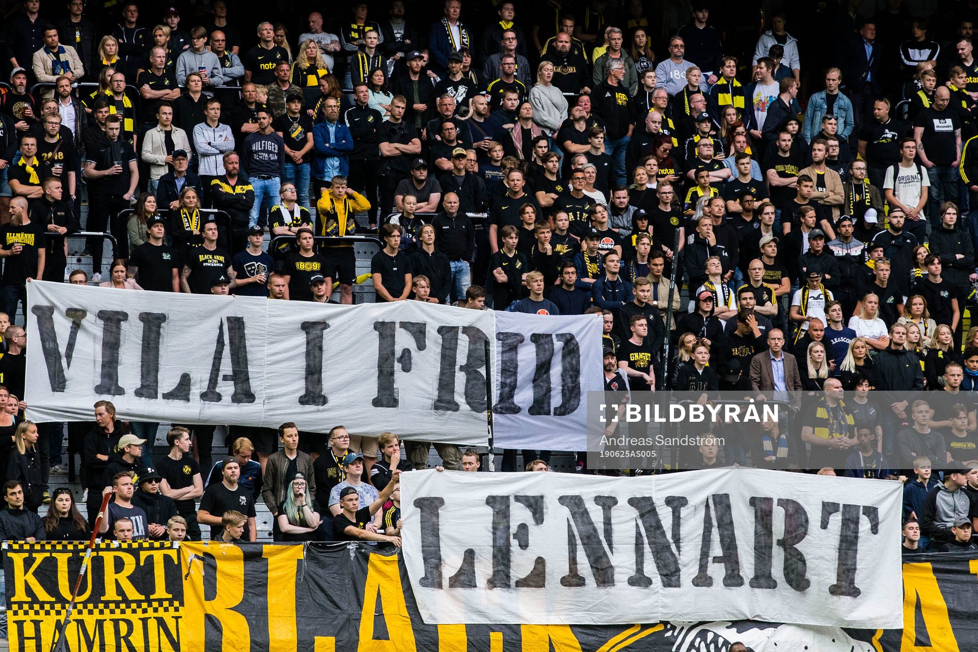 s klack med banderoll med texten Vila i Frid Lennart till