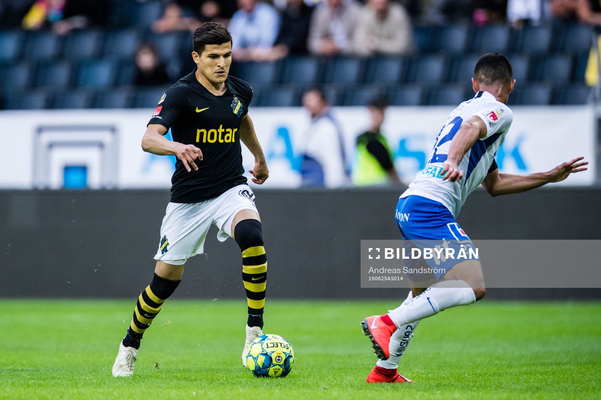 s Daniel Sundgren och IFK Norrköpings Ian Smith
