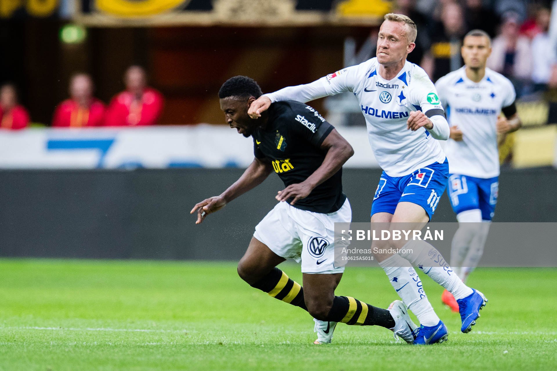 s Chinedu Obasi och IFK Norrköpings Gudmundur Thórarinsson